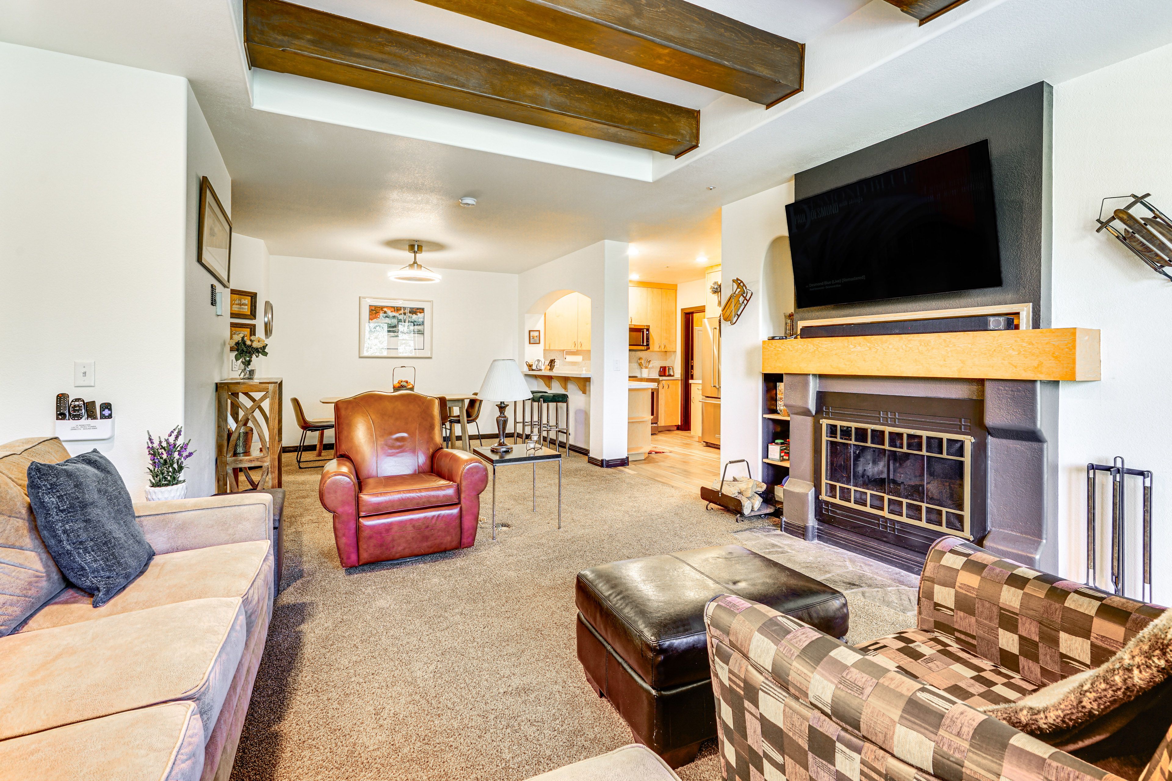 Living Room | Free WiFi | Central Heating | Smart TV | Queen Sleeper Sofa