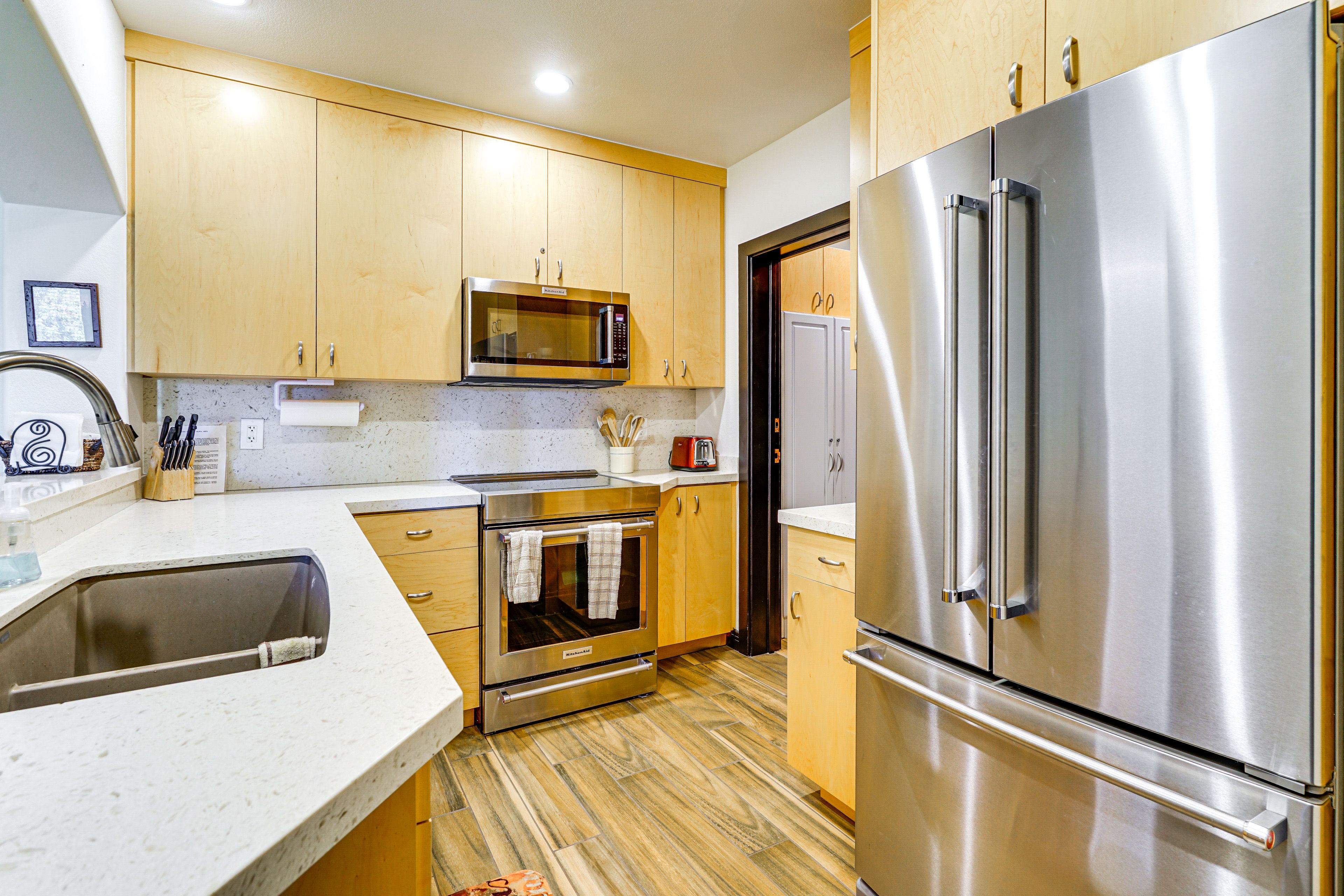 Kitchen | Cooking Basics | Coffee Maker | Paper Towels/Trash Bags Provided