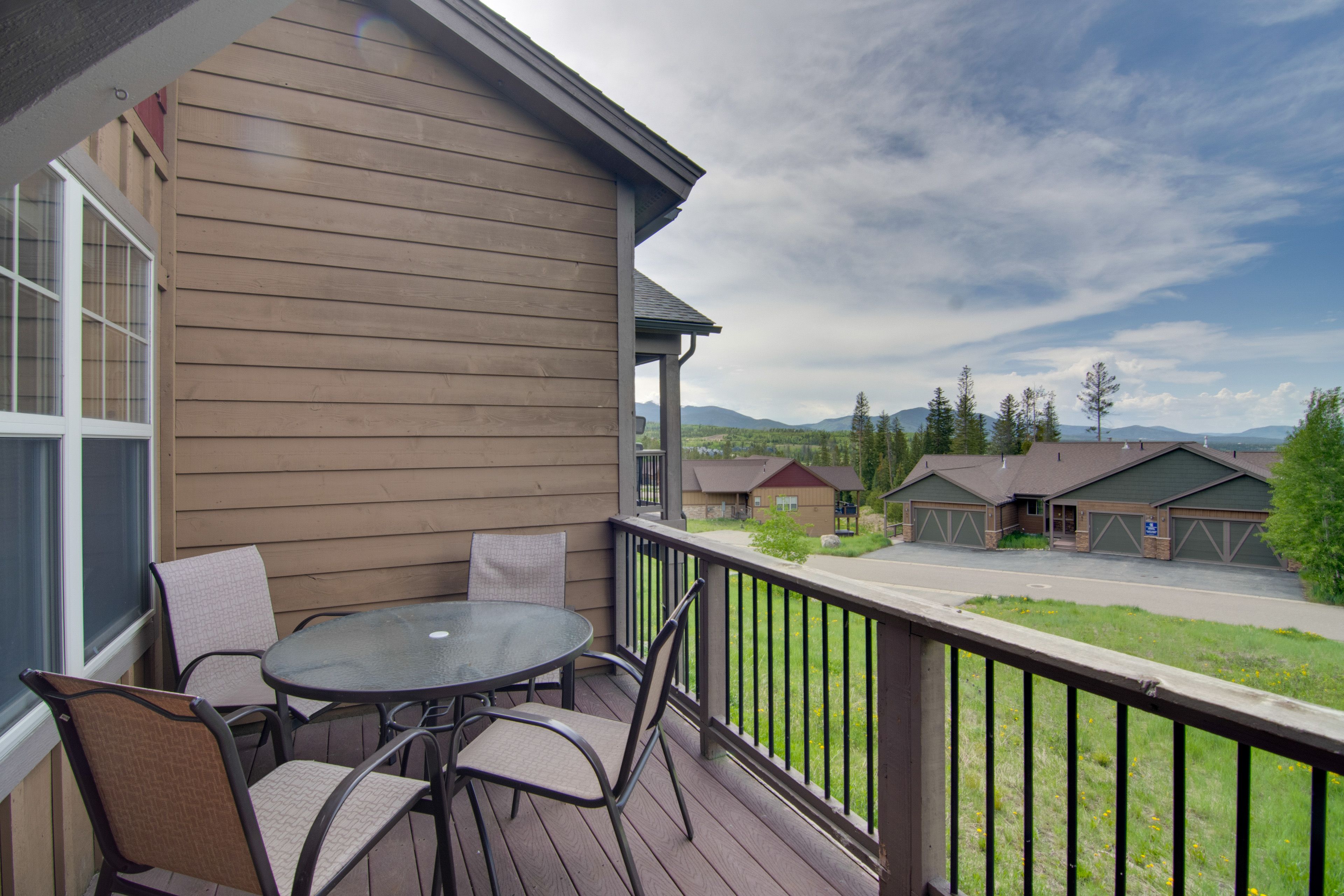 Deck | Outdoor Dining