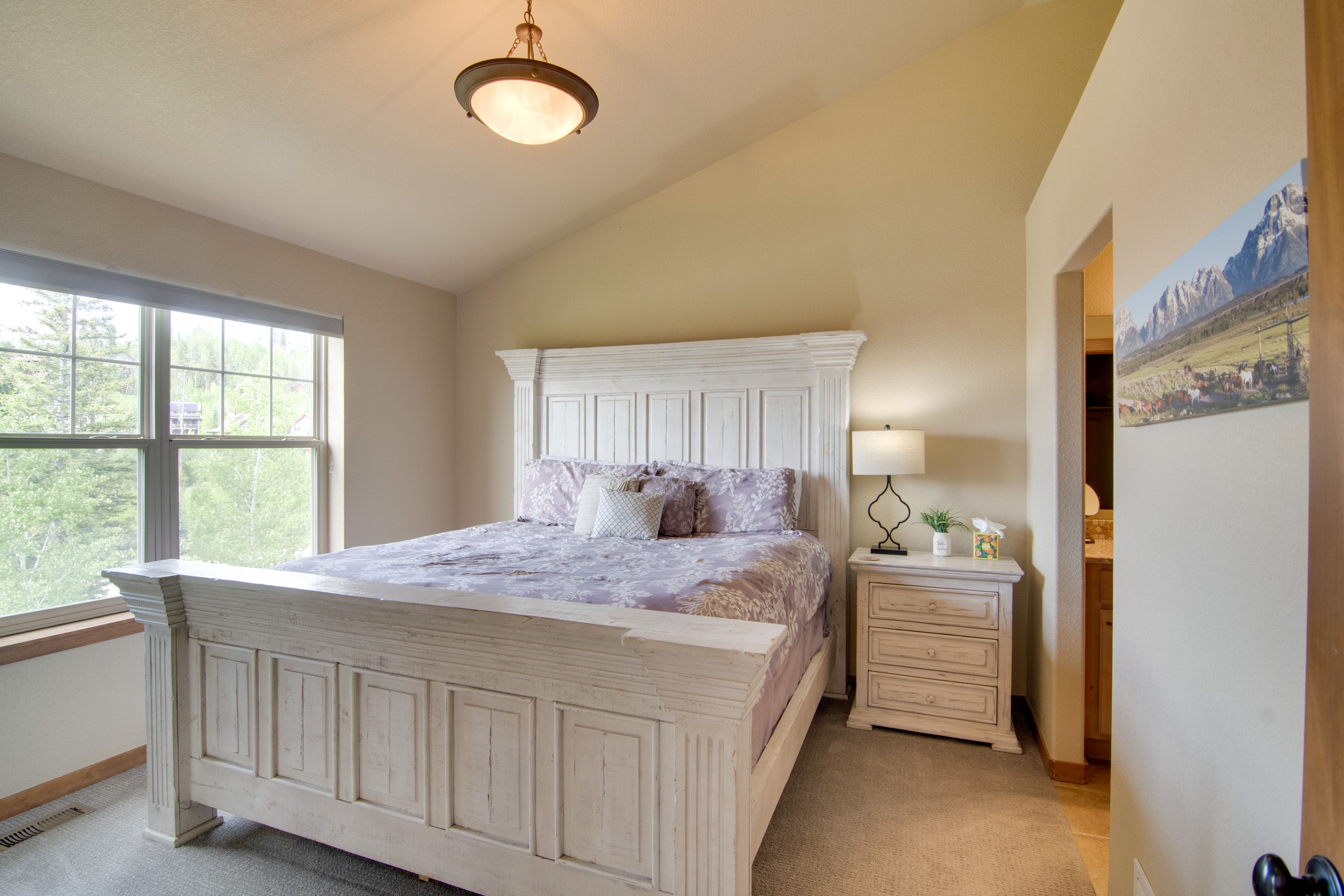 Bedroom 1 | King Bed | En-Suite Bathroom