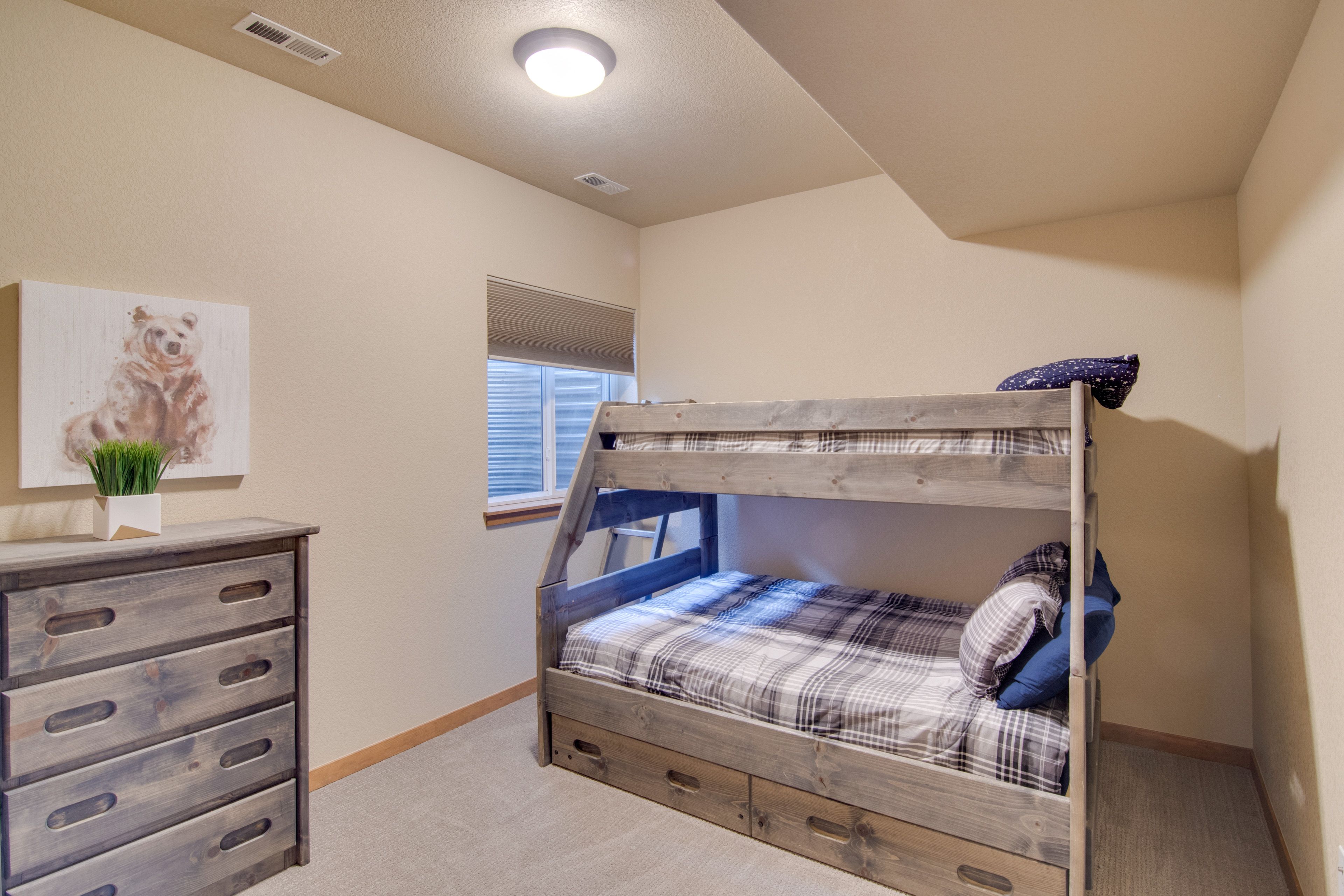 Bedroom 3 | Twin/Full Bunk Bed w/ Twin Trundle