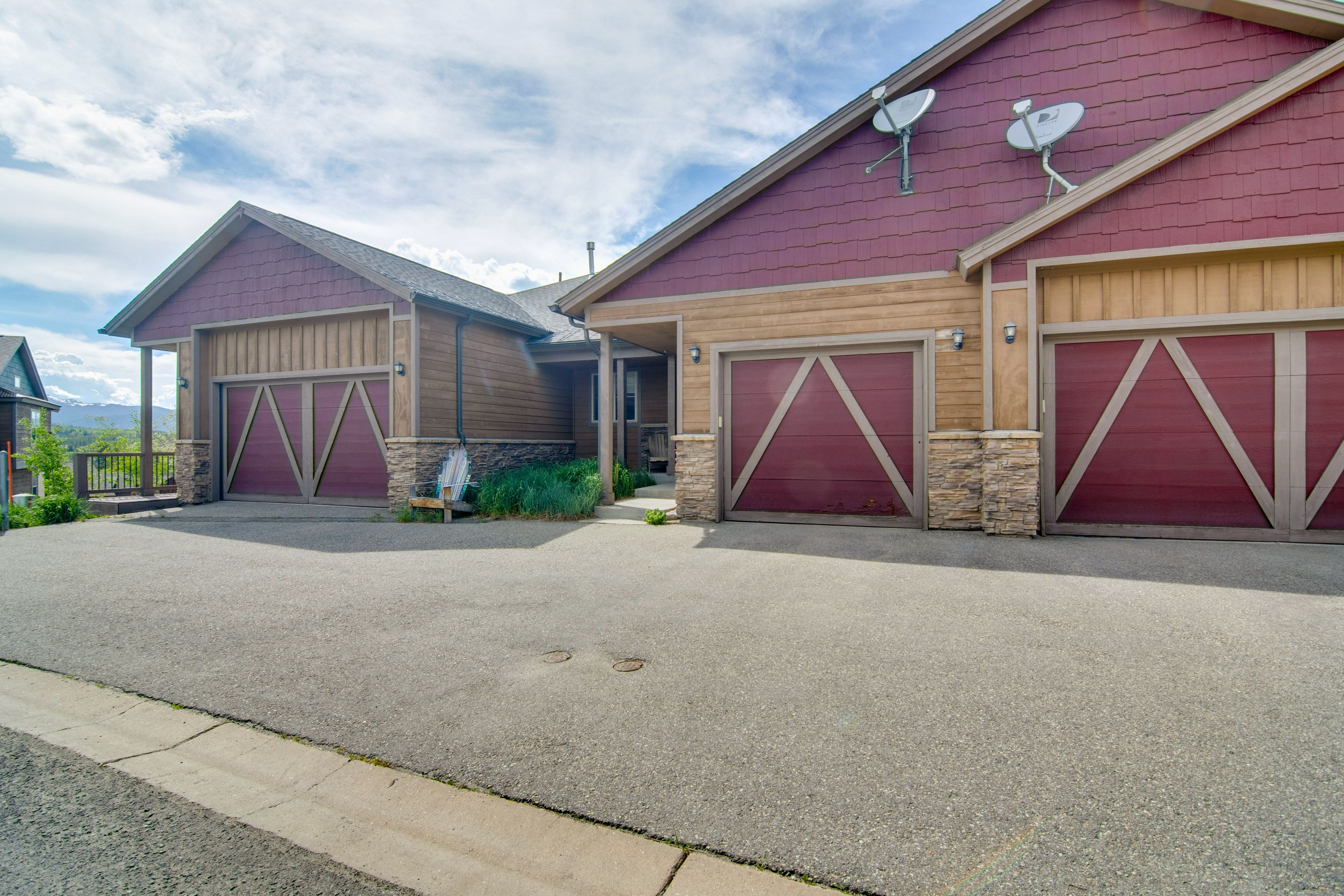 Parking | Garage (1 Vehicle) | Driveway (1 Vehicle)