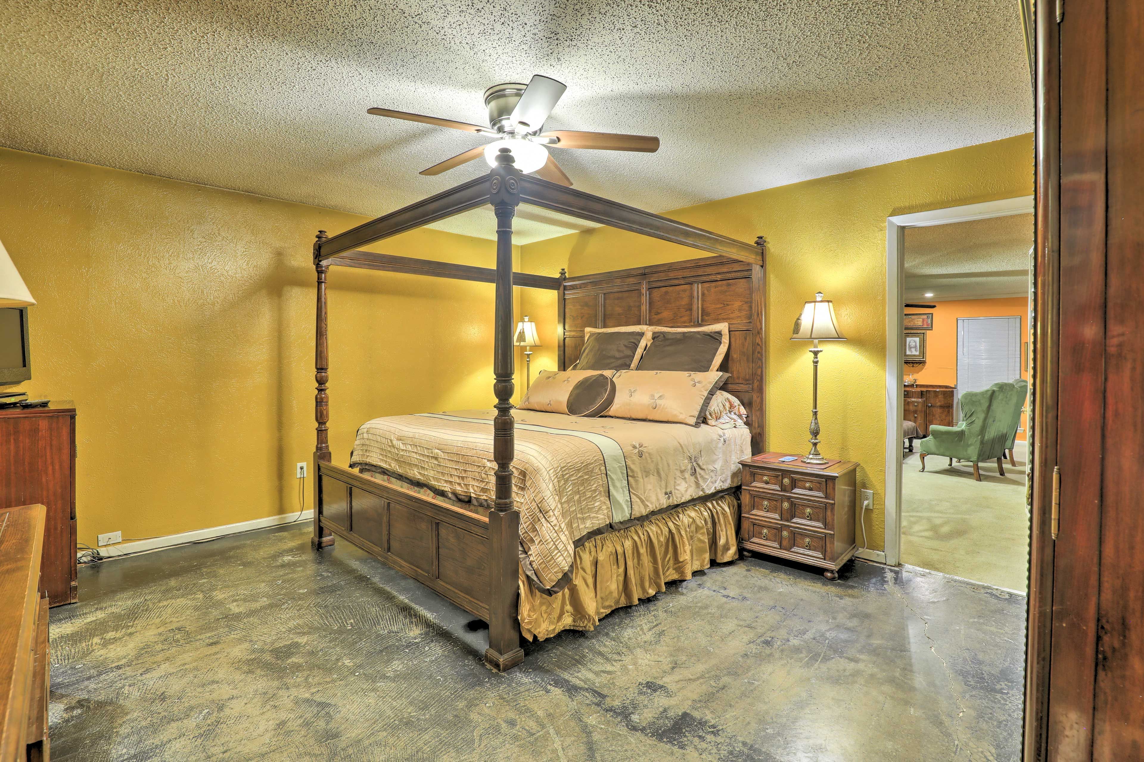 Bedroom 1 | Full Bed | En-Suite Bathroom