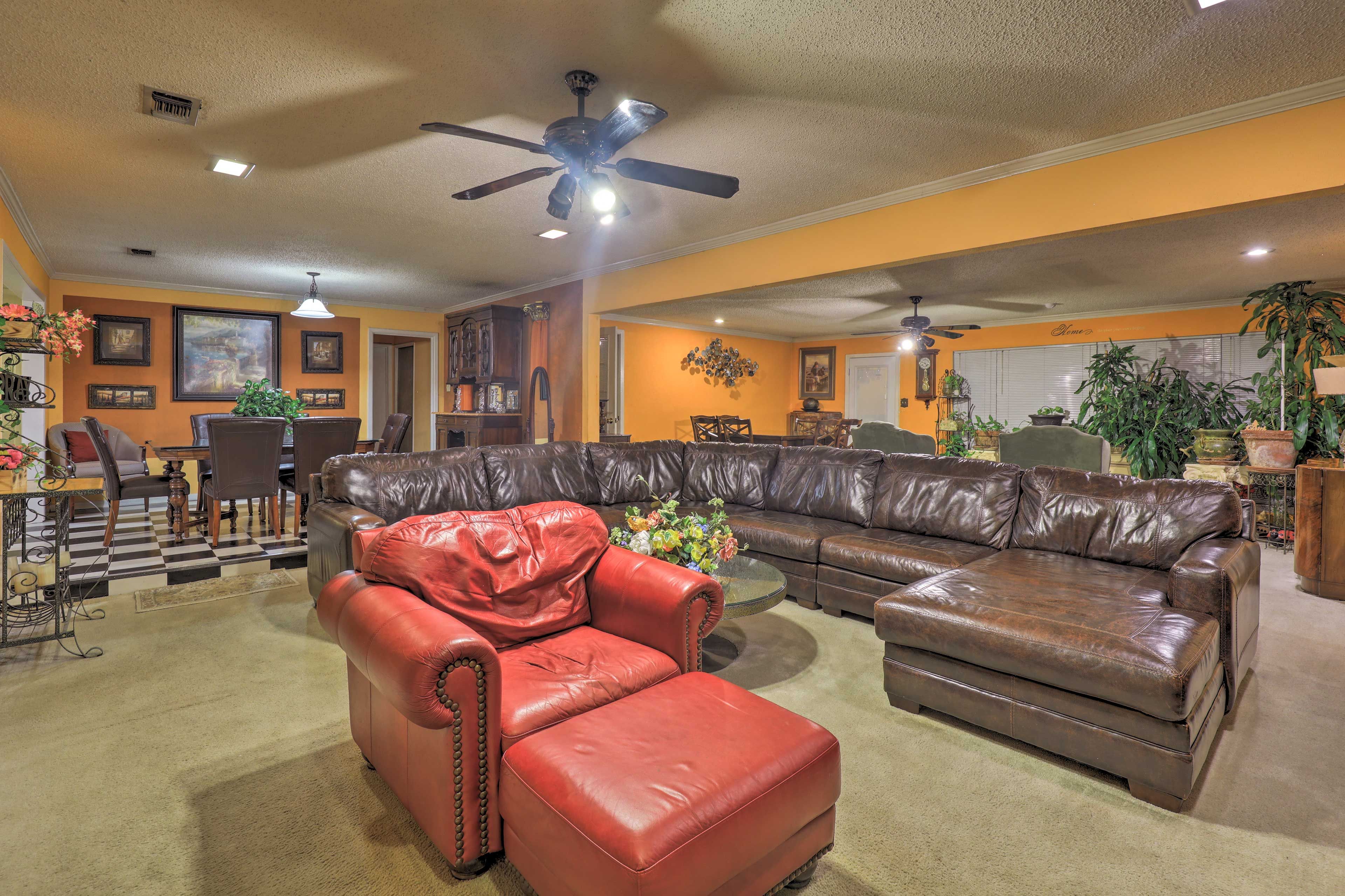 Living Room | Cable TV