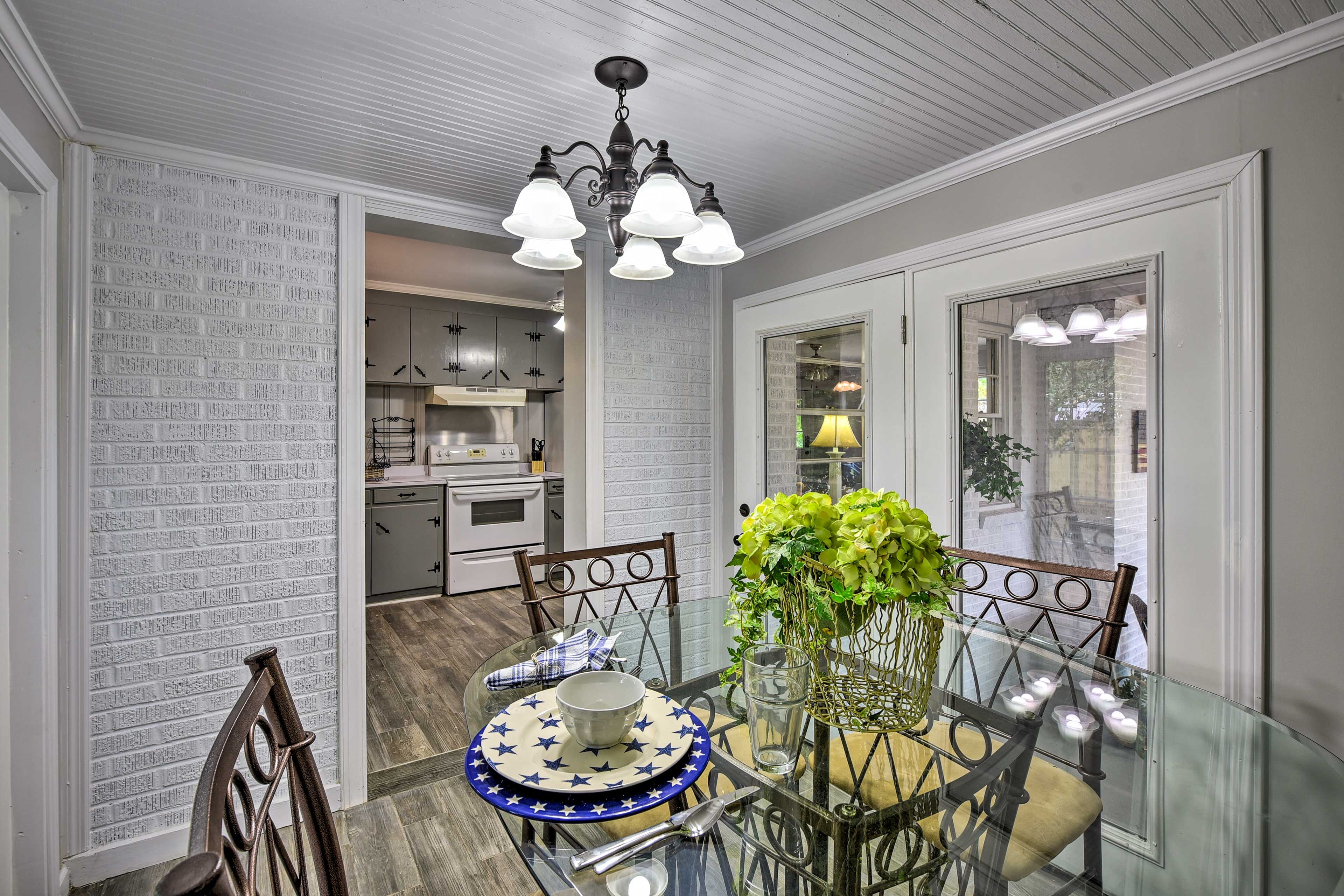 Dining Table | Dishware & Flatware Provided