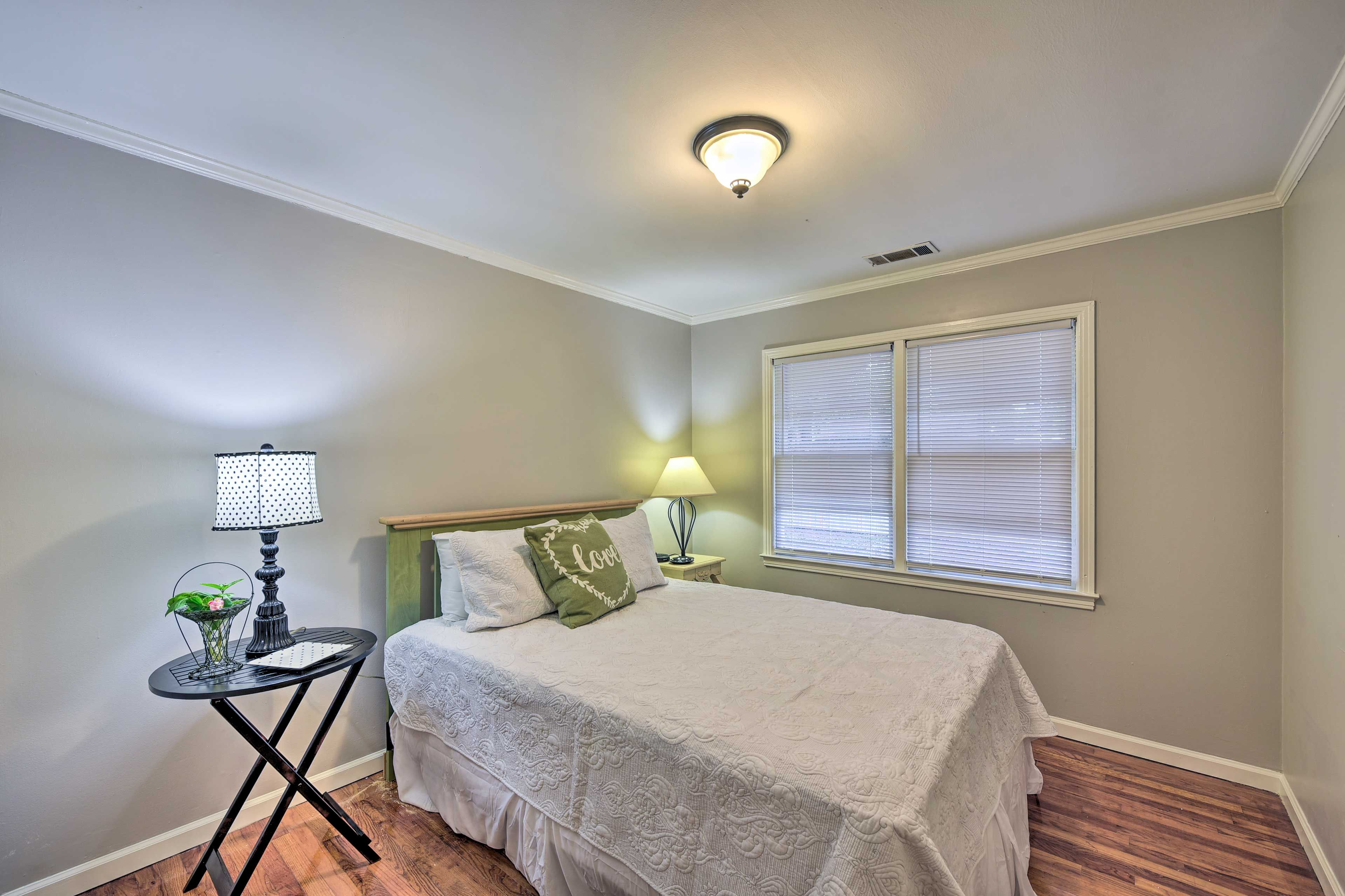 Bedroom 2 | Queen Bed
