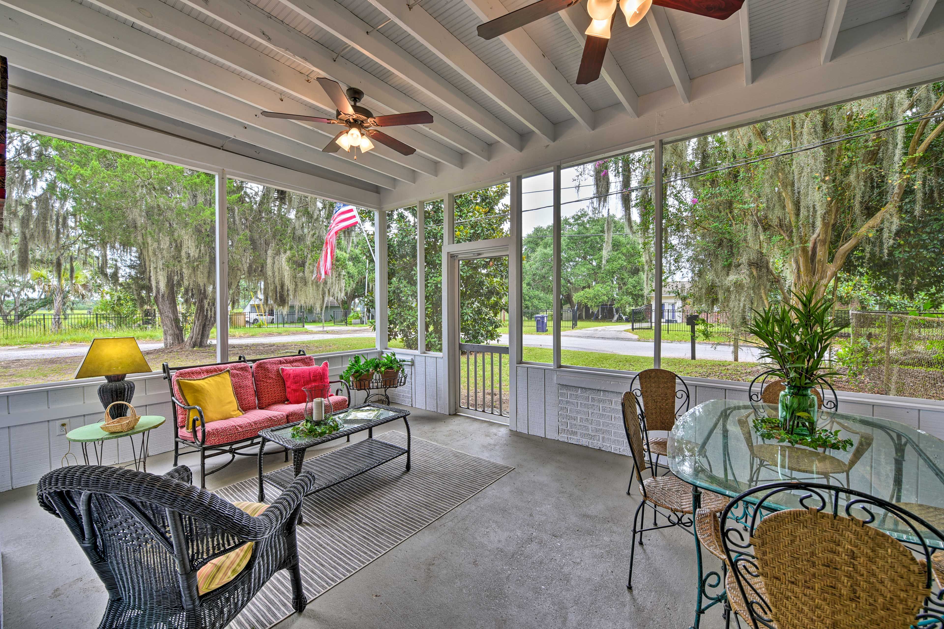 Screened-in Porch | Outdoor Dining