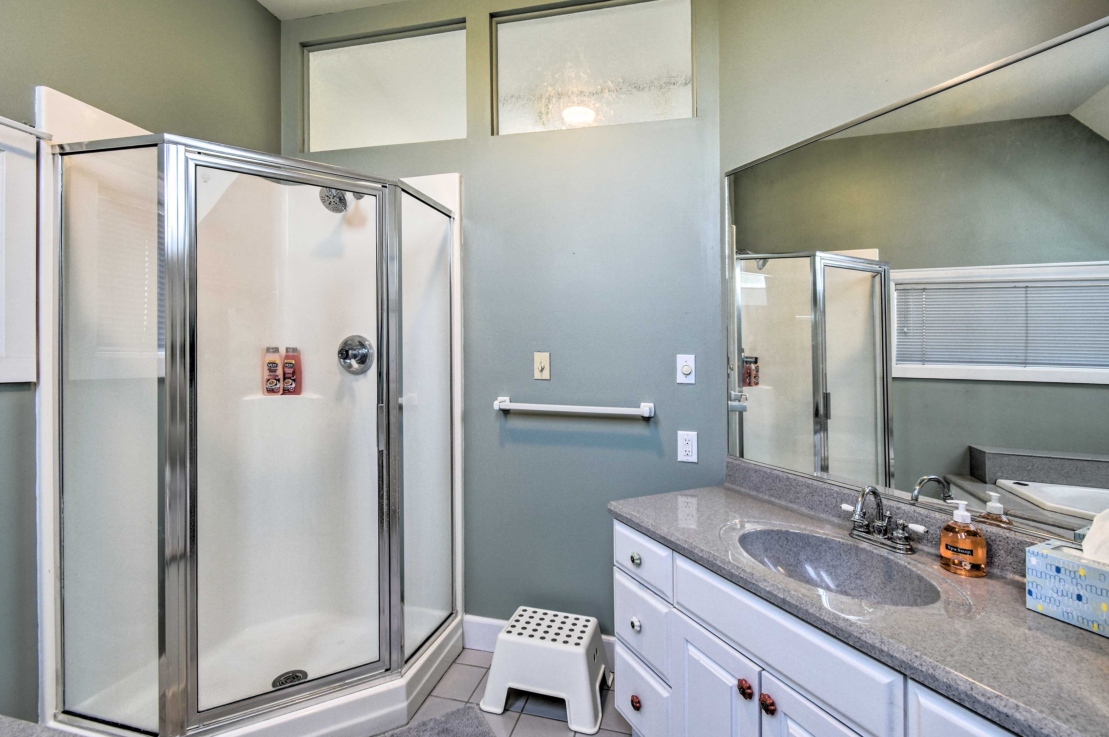 Bathroom | 2nd Floor | Towels Provided