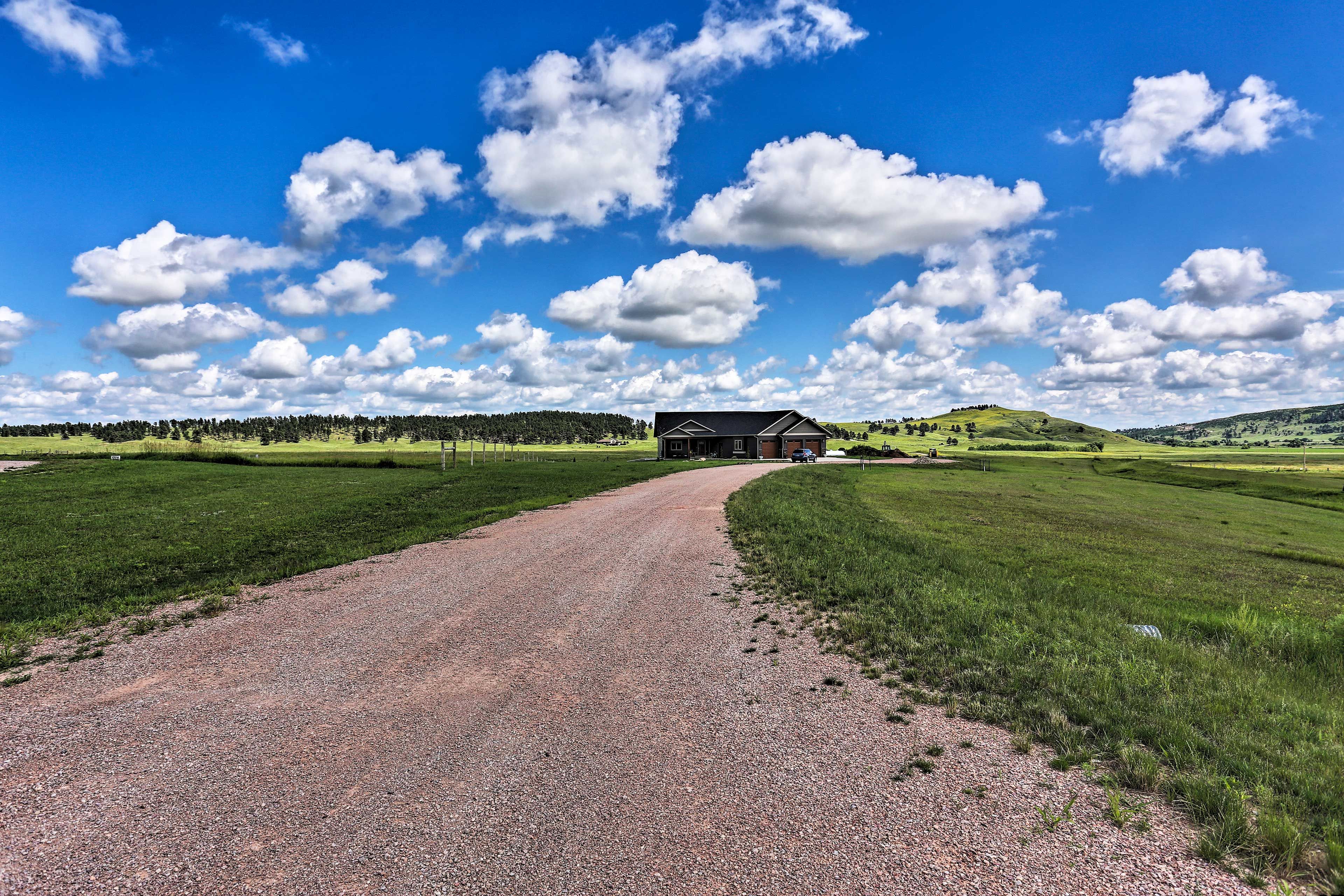 Parking | Driveway (4 vehicles) | RV/Trailer Parking Available