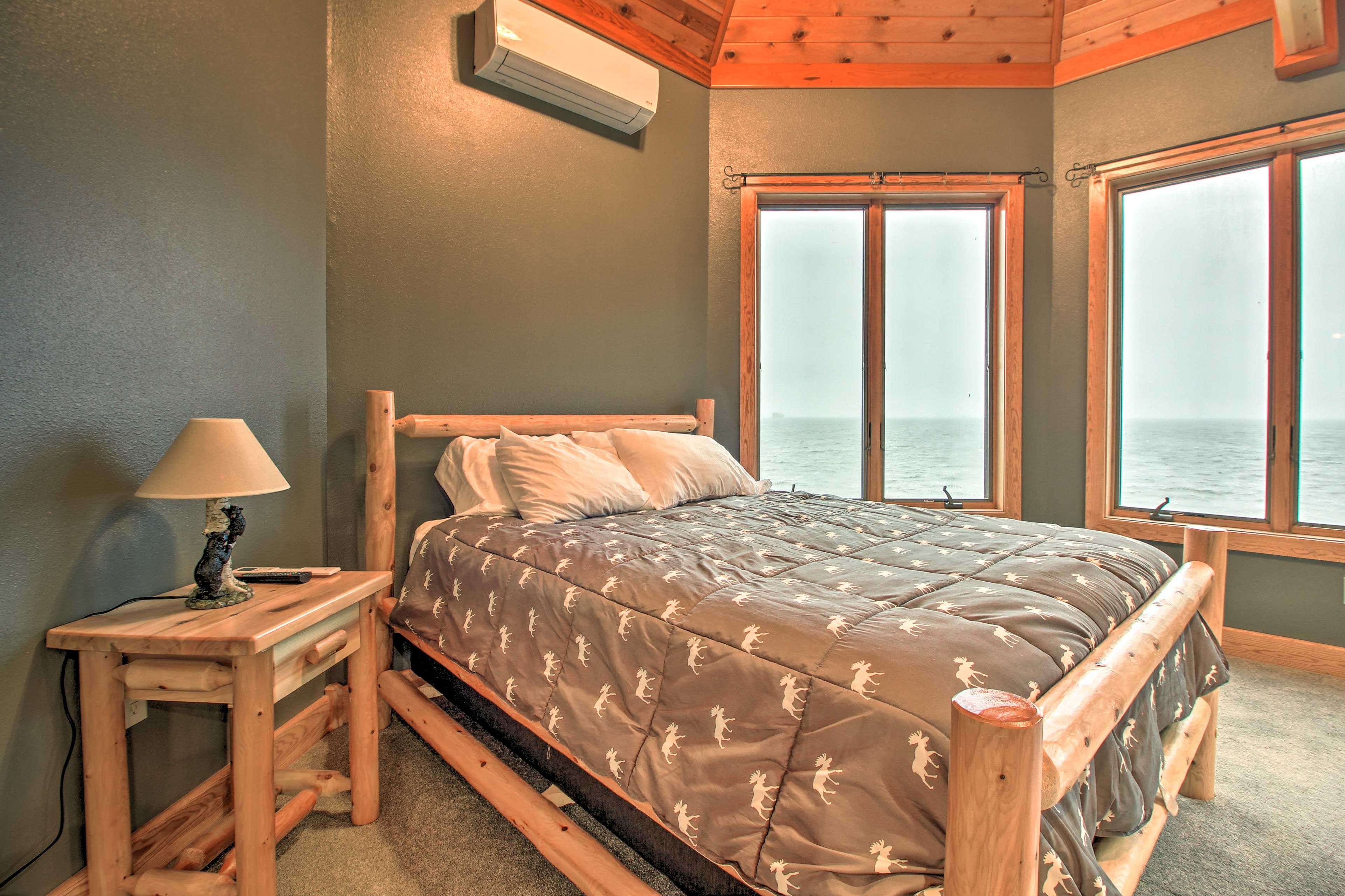 Bedroom 6 | Queen Bed