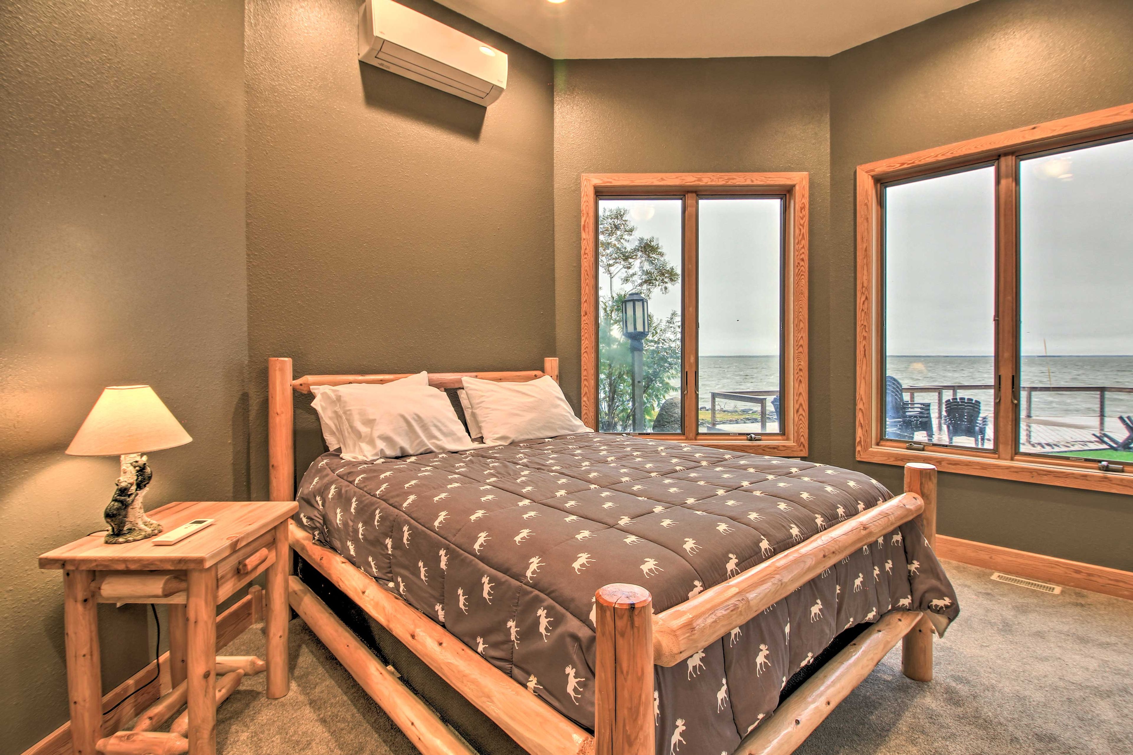 Bedroom 5 | Queen Bed