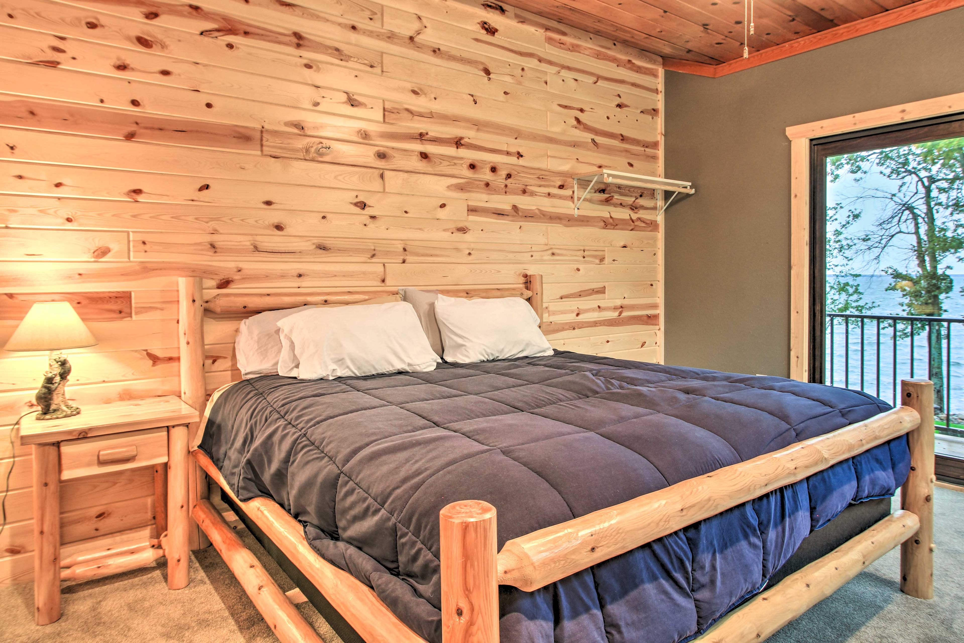 Bedroom 2 | Queen Bed