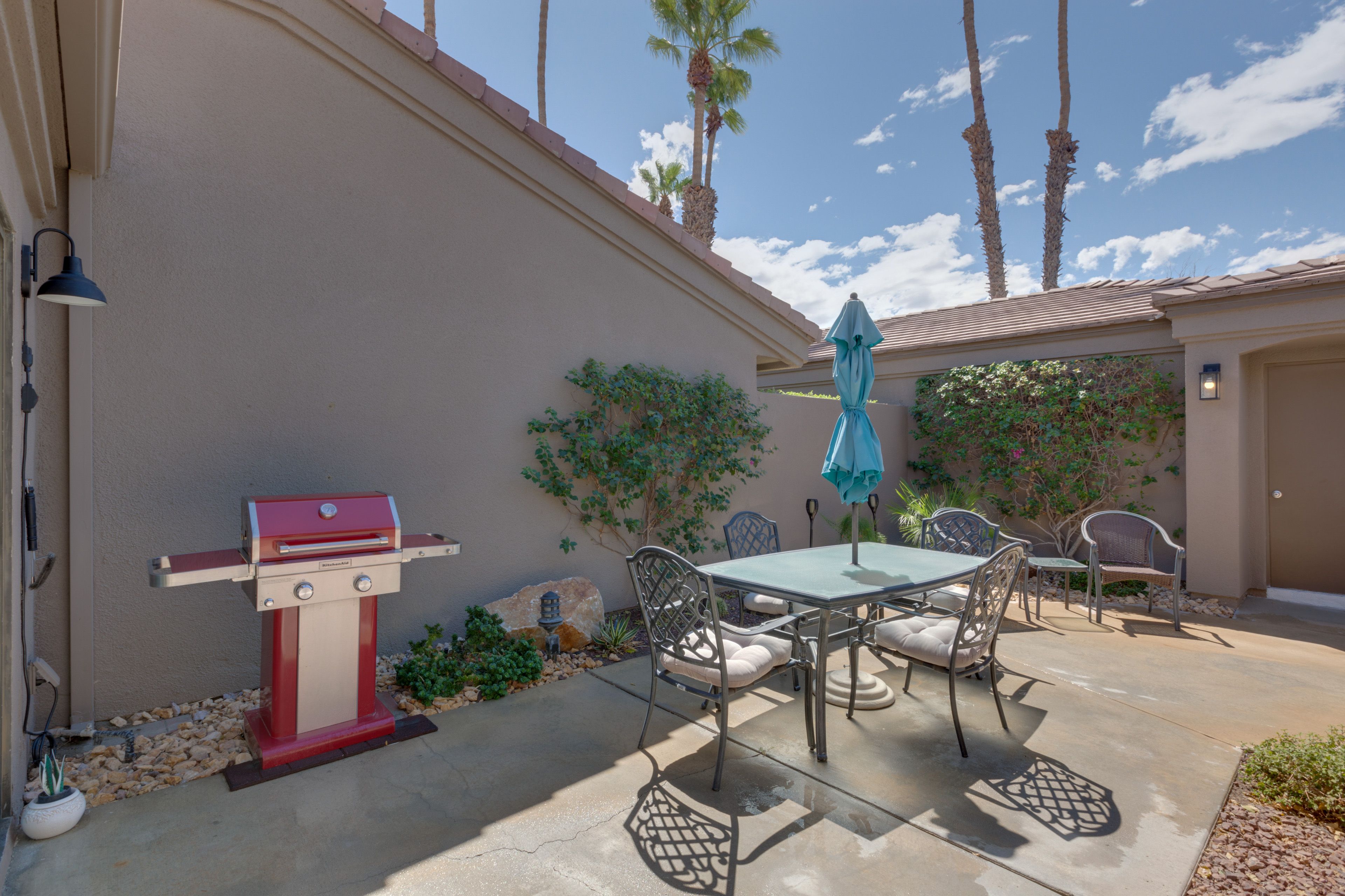 Private Patio | Gas Grill