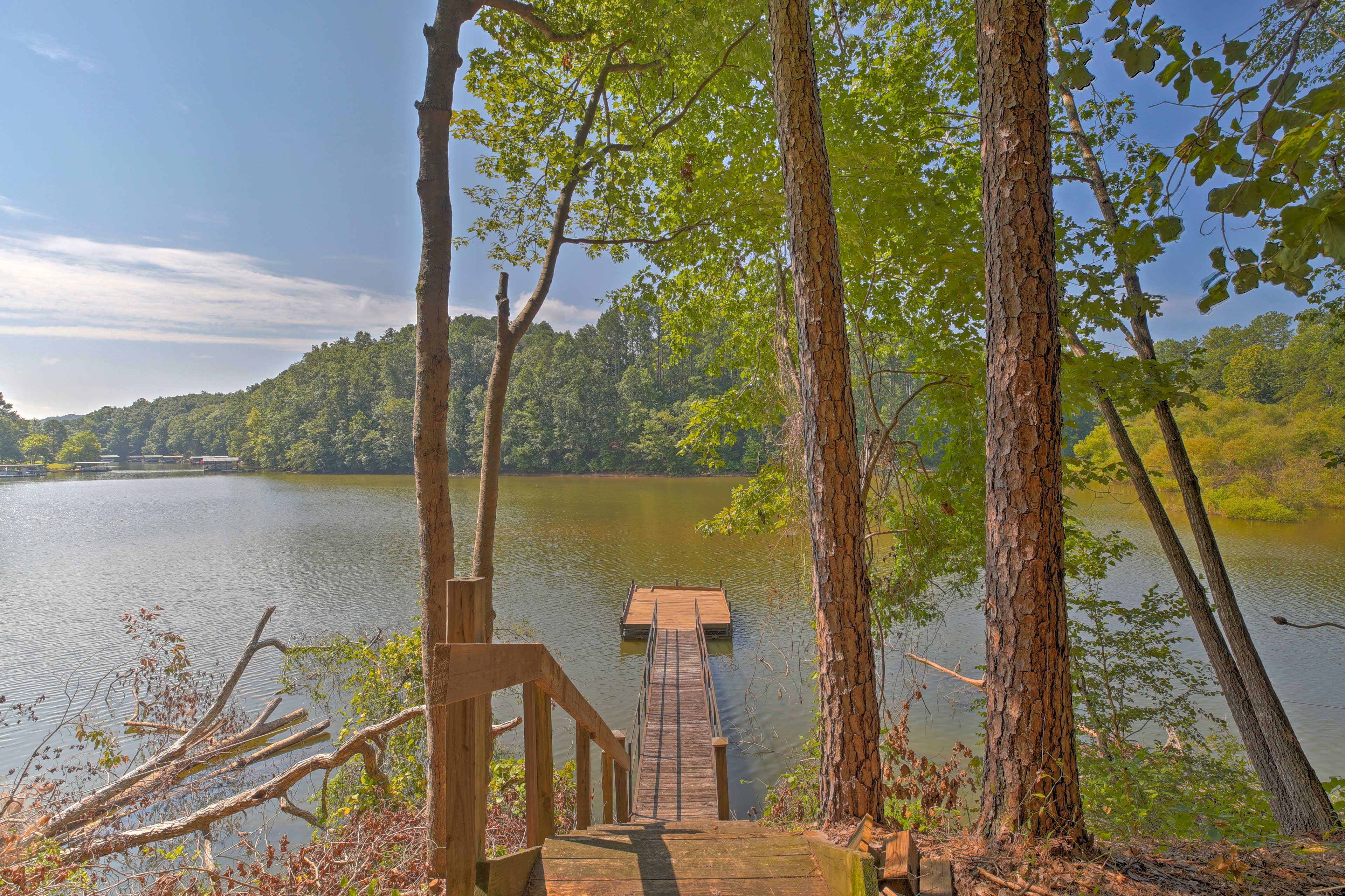 Toccoa Vacation Rental | 2BR | 2BA | 1,200 Sq Ft | Steps Required