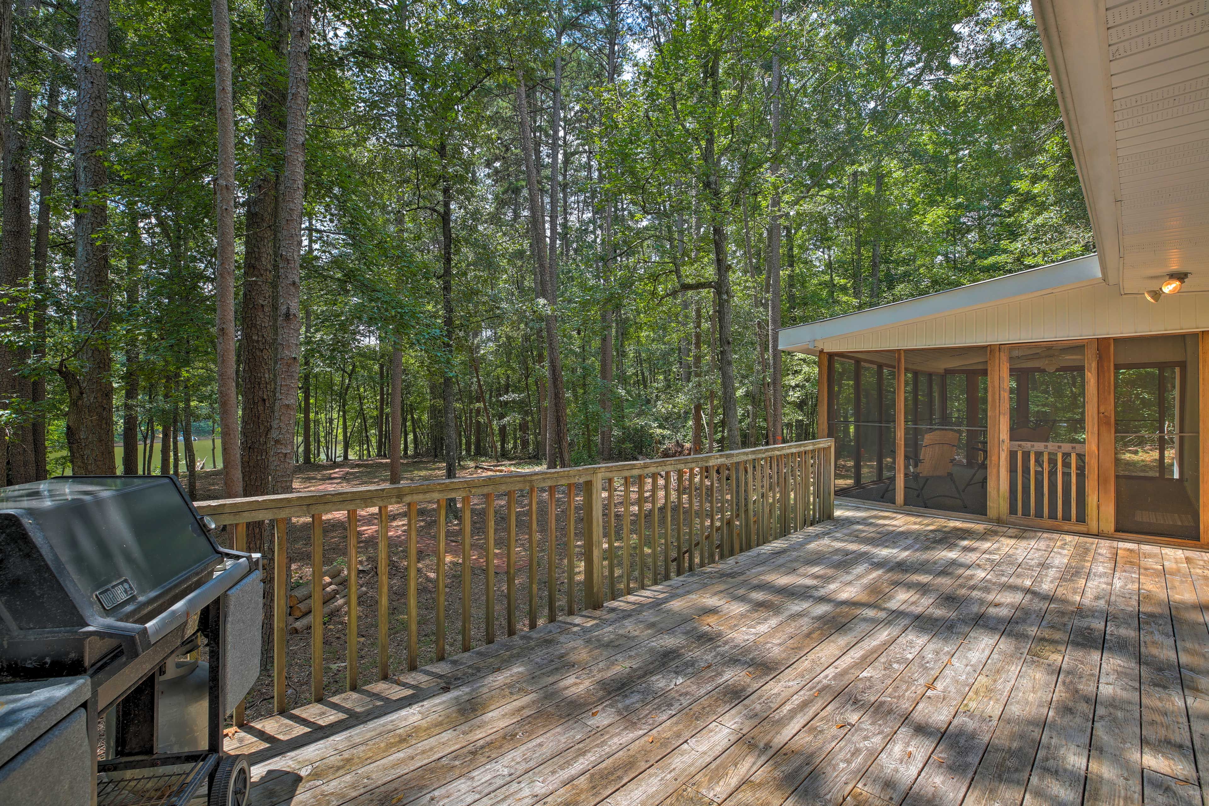 Large Private Deck w/ Gas Grill