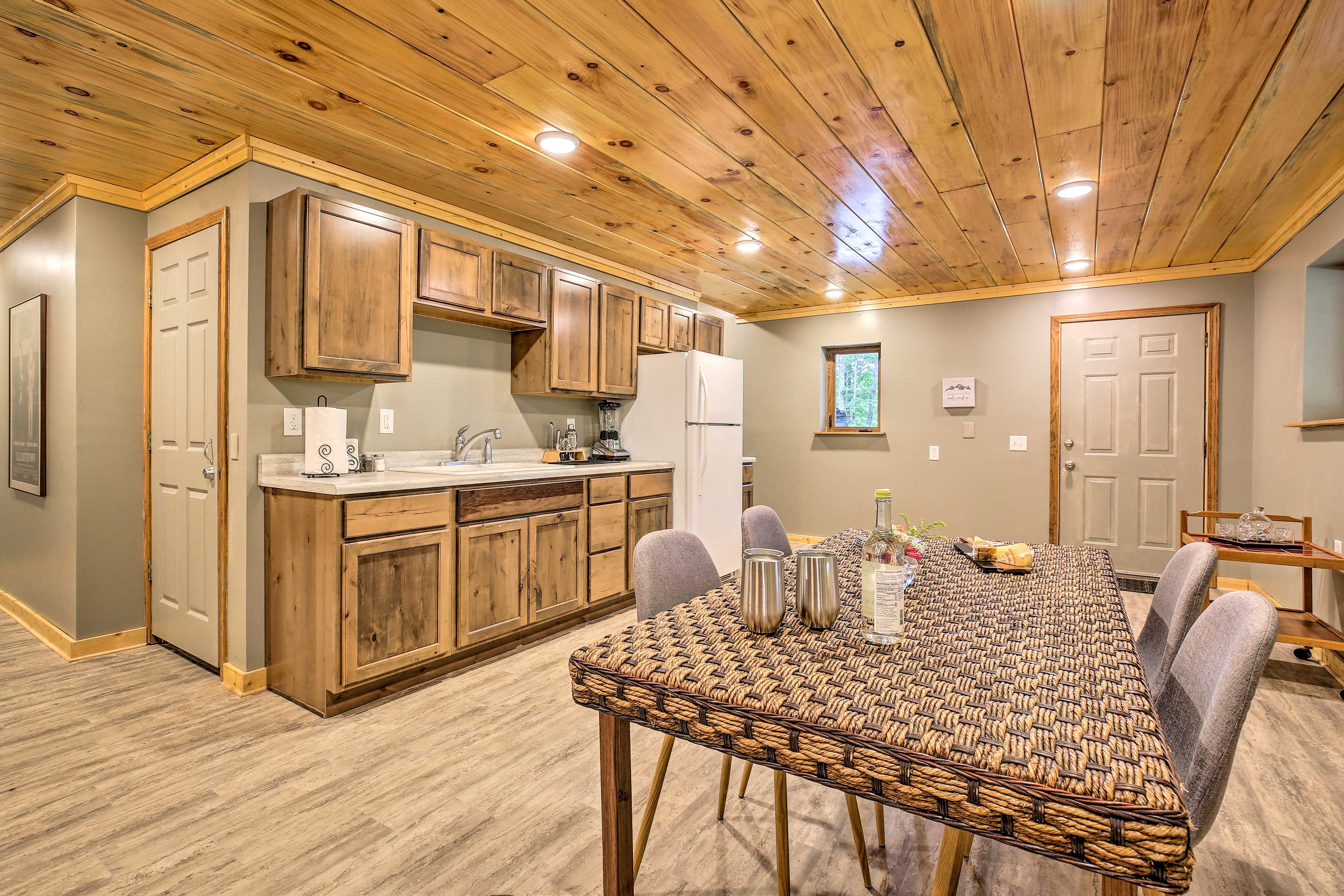 Den | Wet Bar | Additional Dining Area