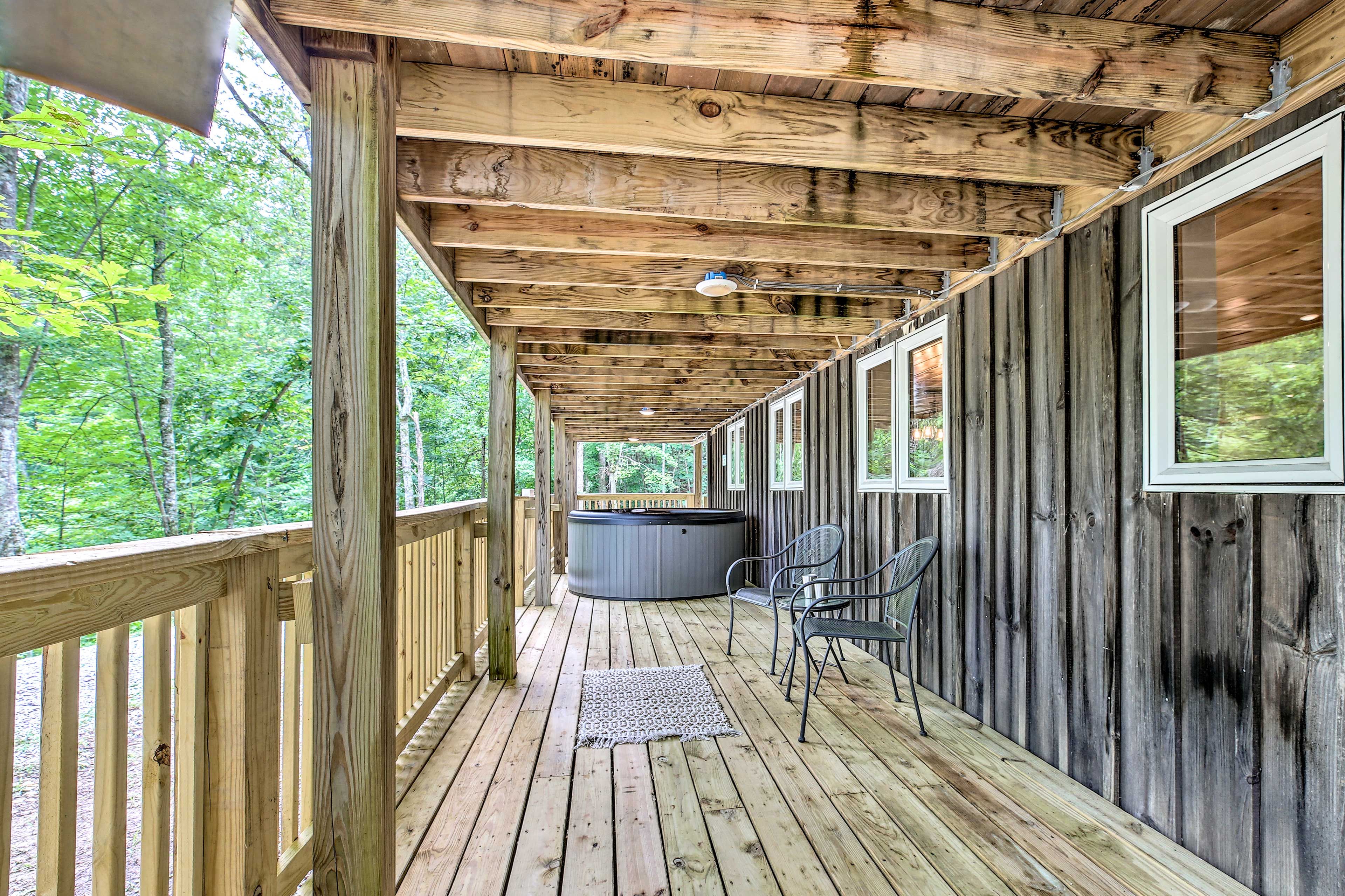 Covered Deck | Private Hot