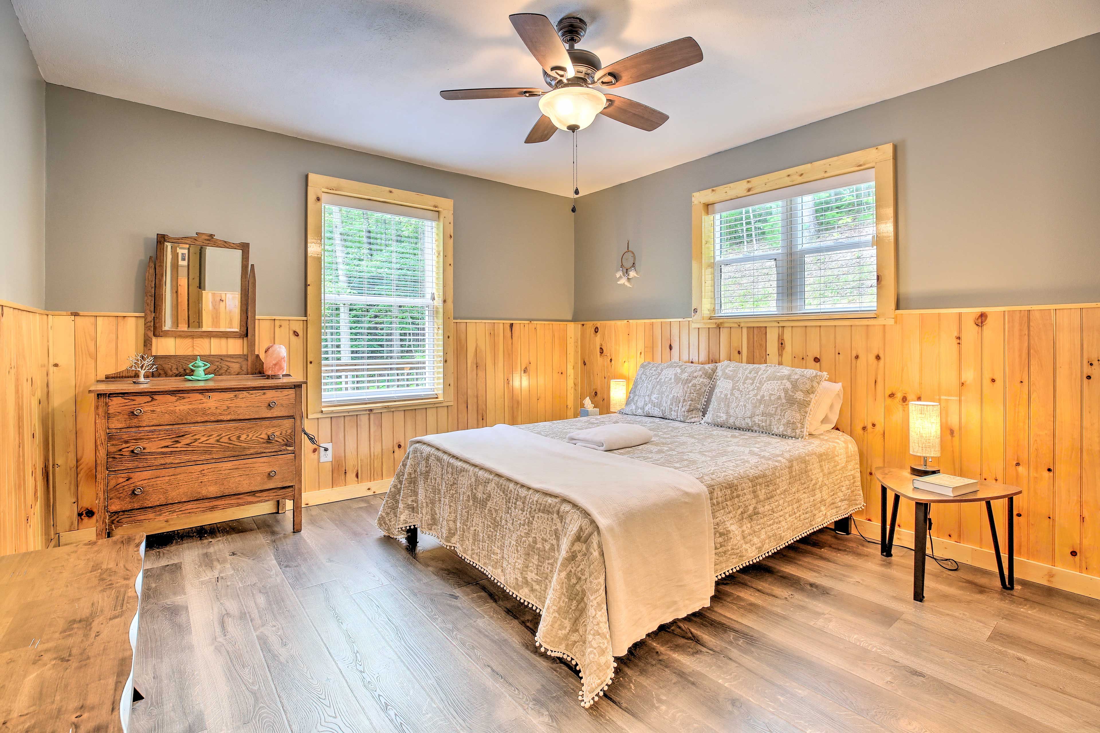 Bedroom 1 | King Bed