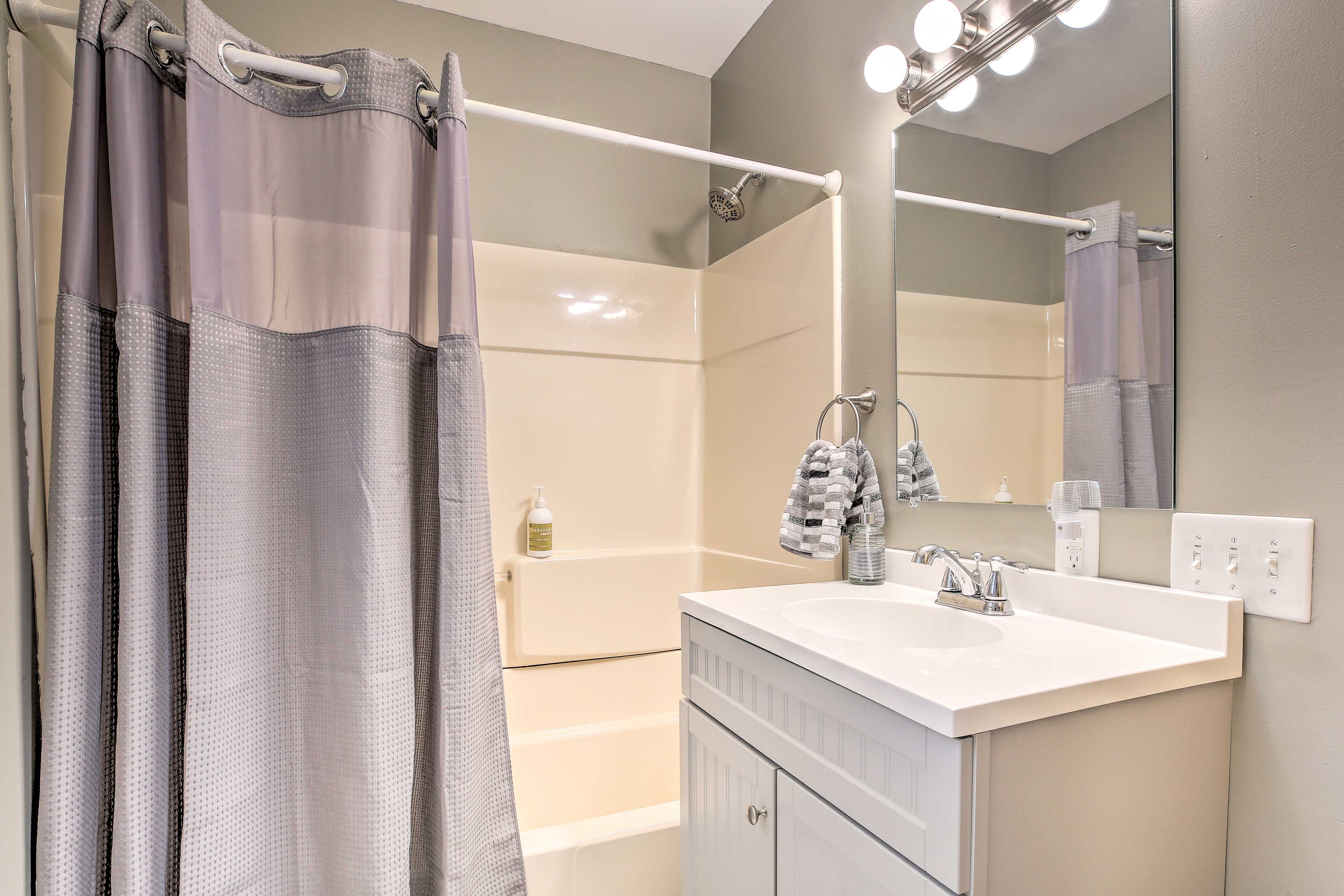 Full Bathroom | Linens & Towels