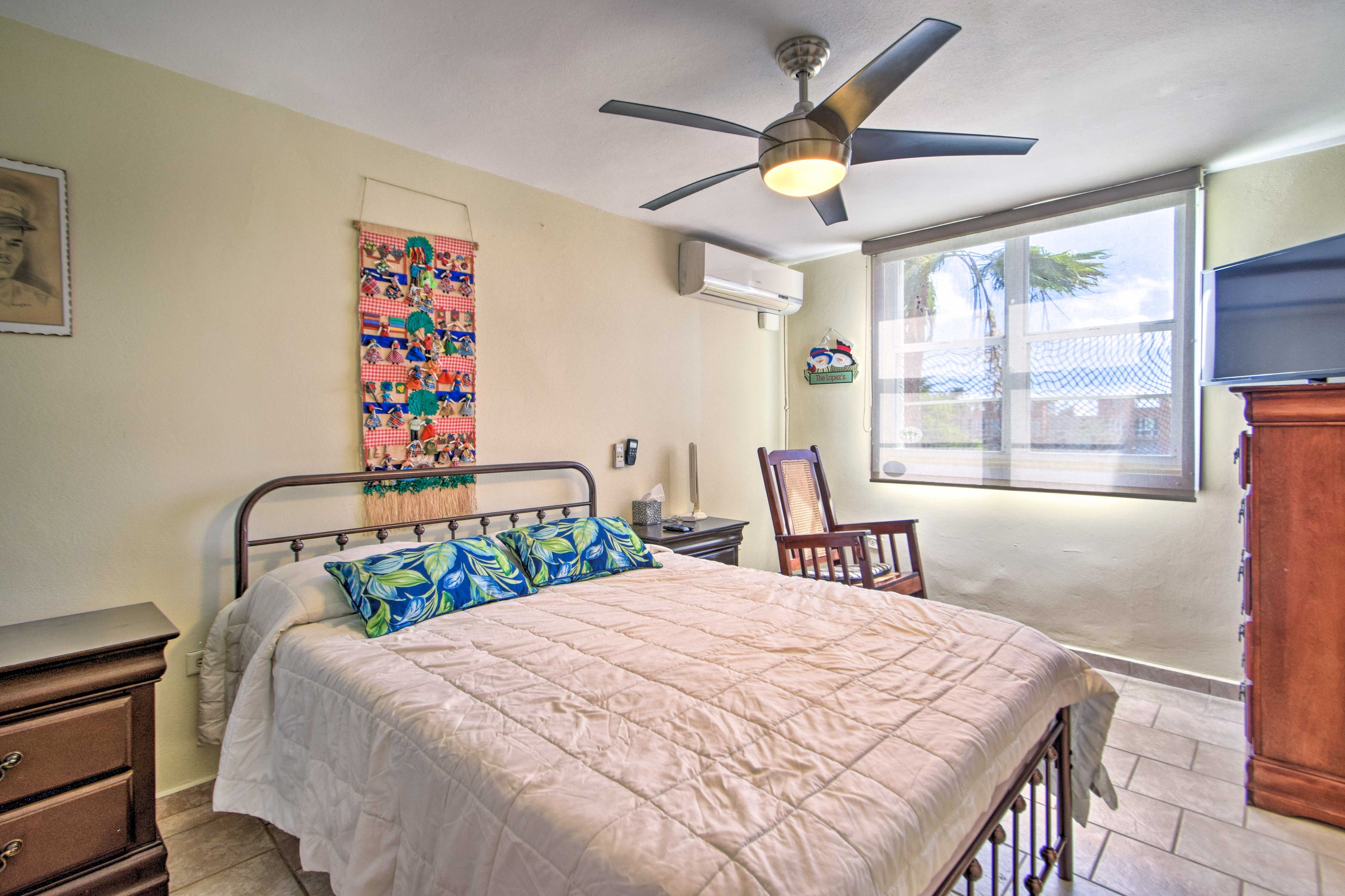 Bedroom 1 | Queen Bed