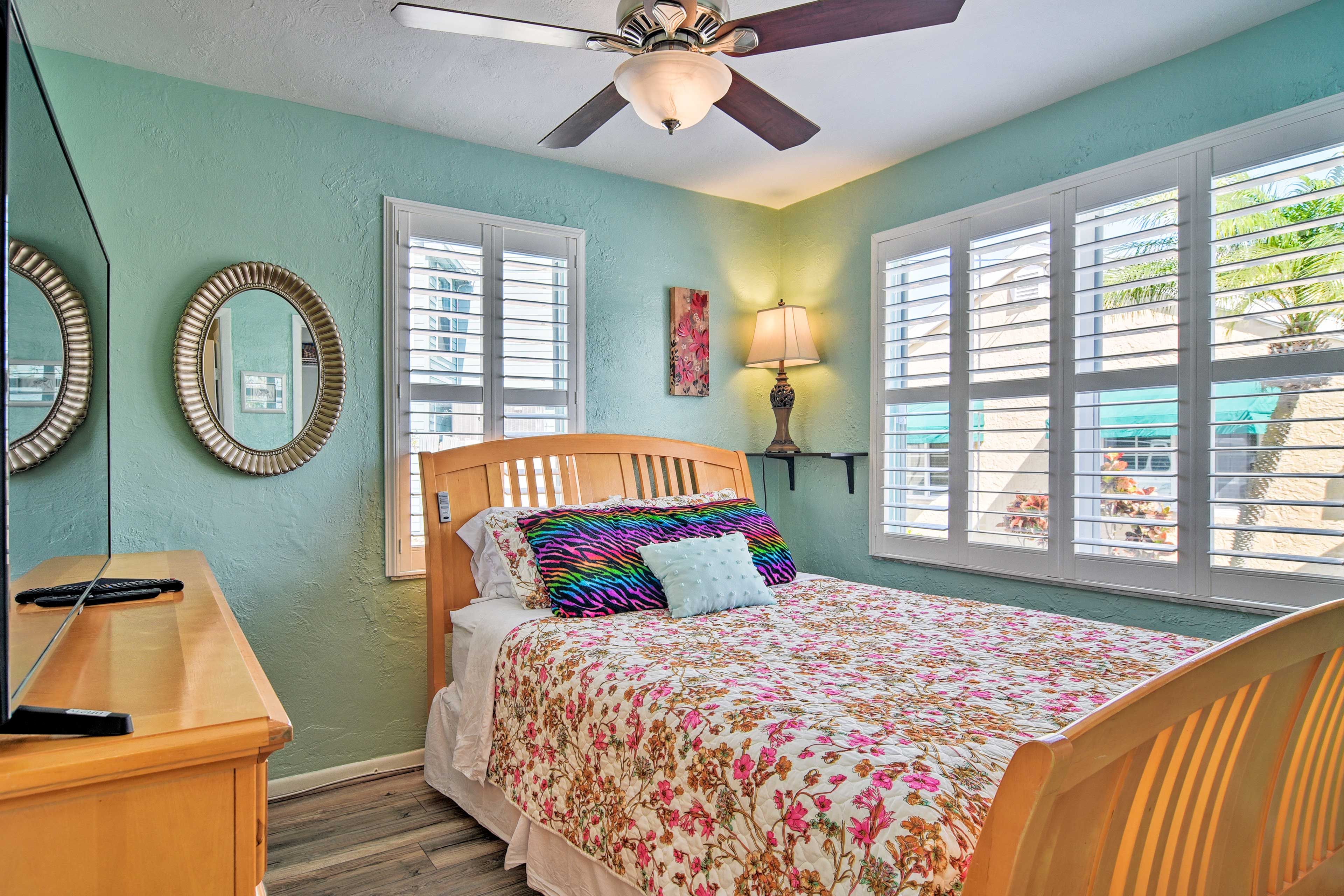 Bedroom 2 | Queen Bed