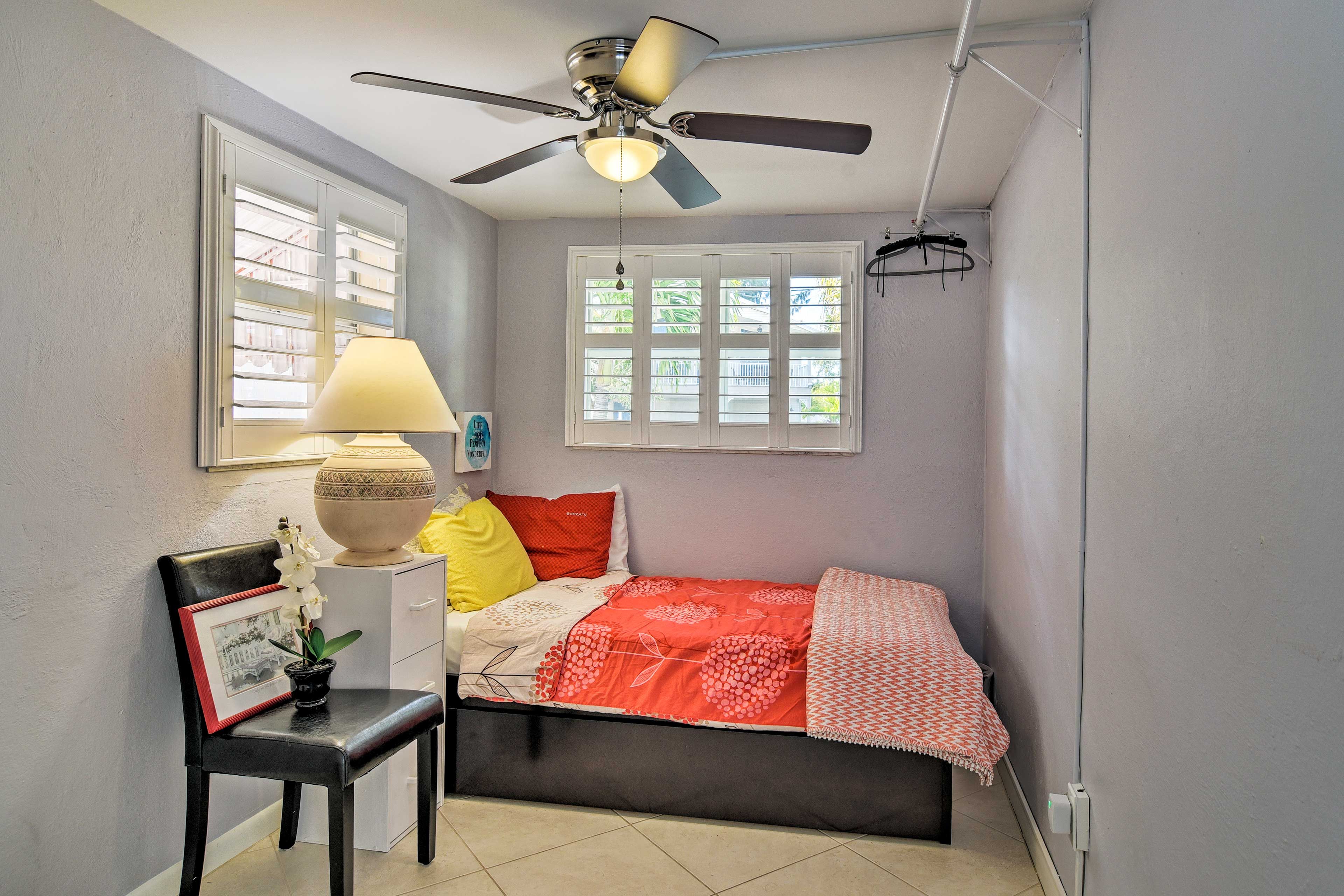 Bedroom 3 | Twin Daybed w/ Twin Trundle