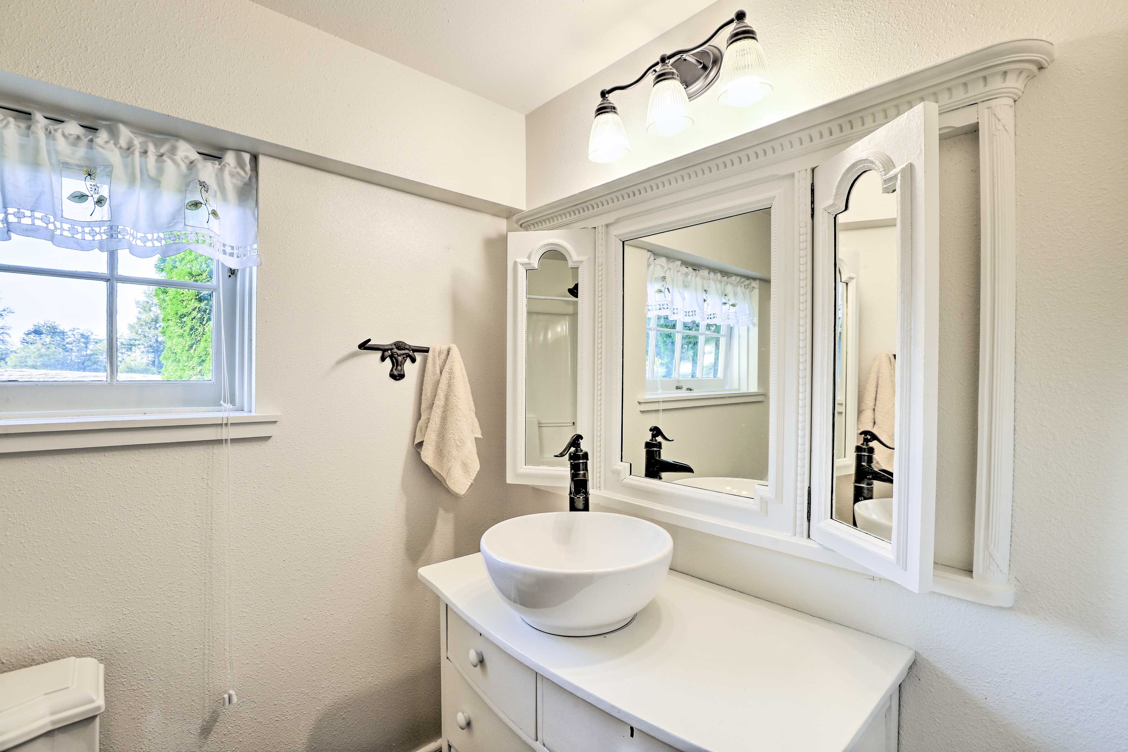 Full Bathroom | Linens & Towels