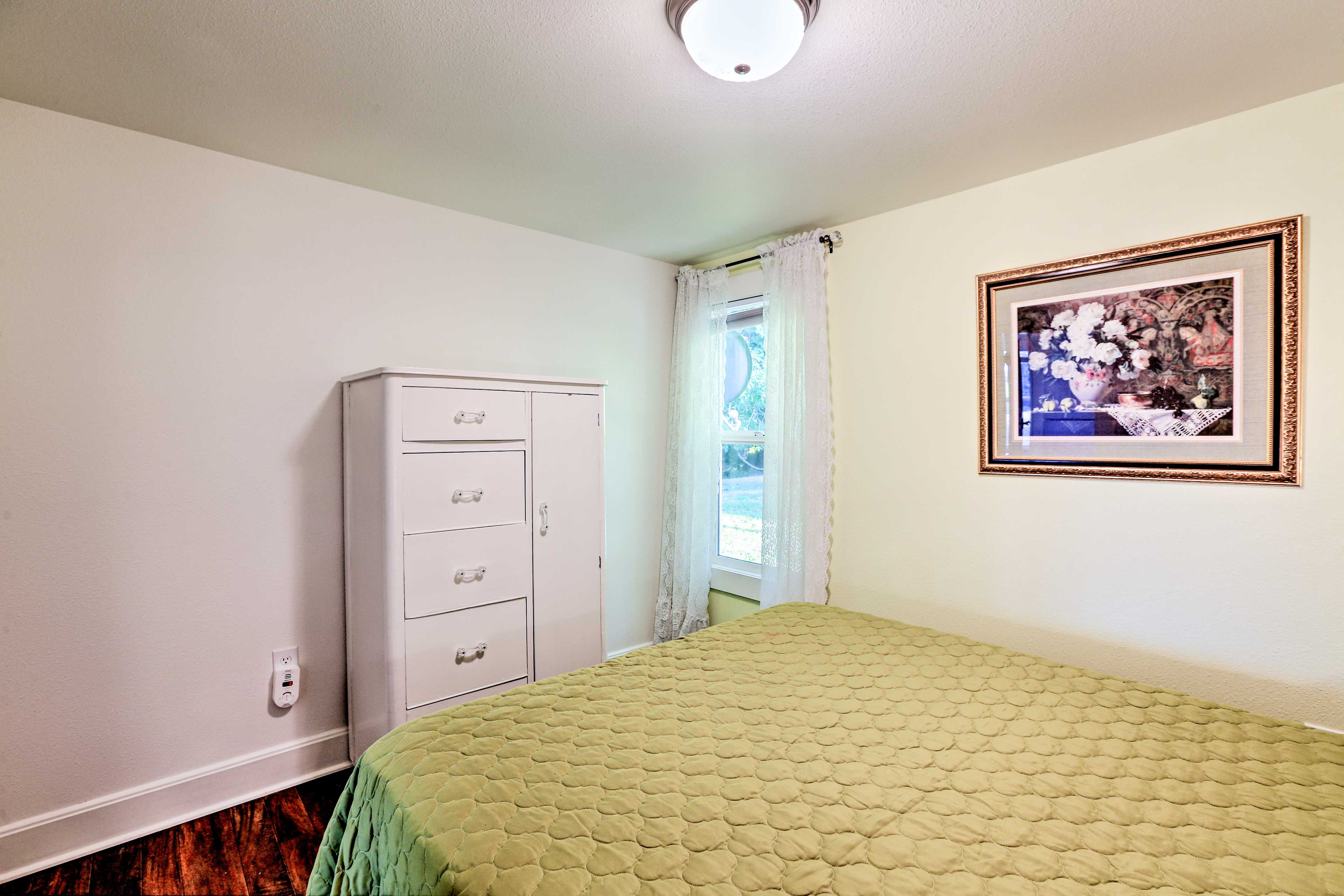 Bedroom 2 | Queen Bed