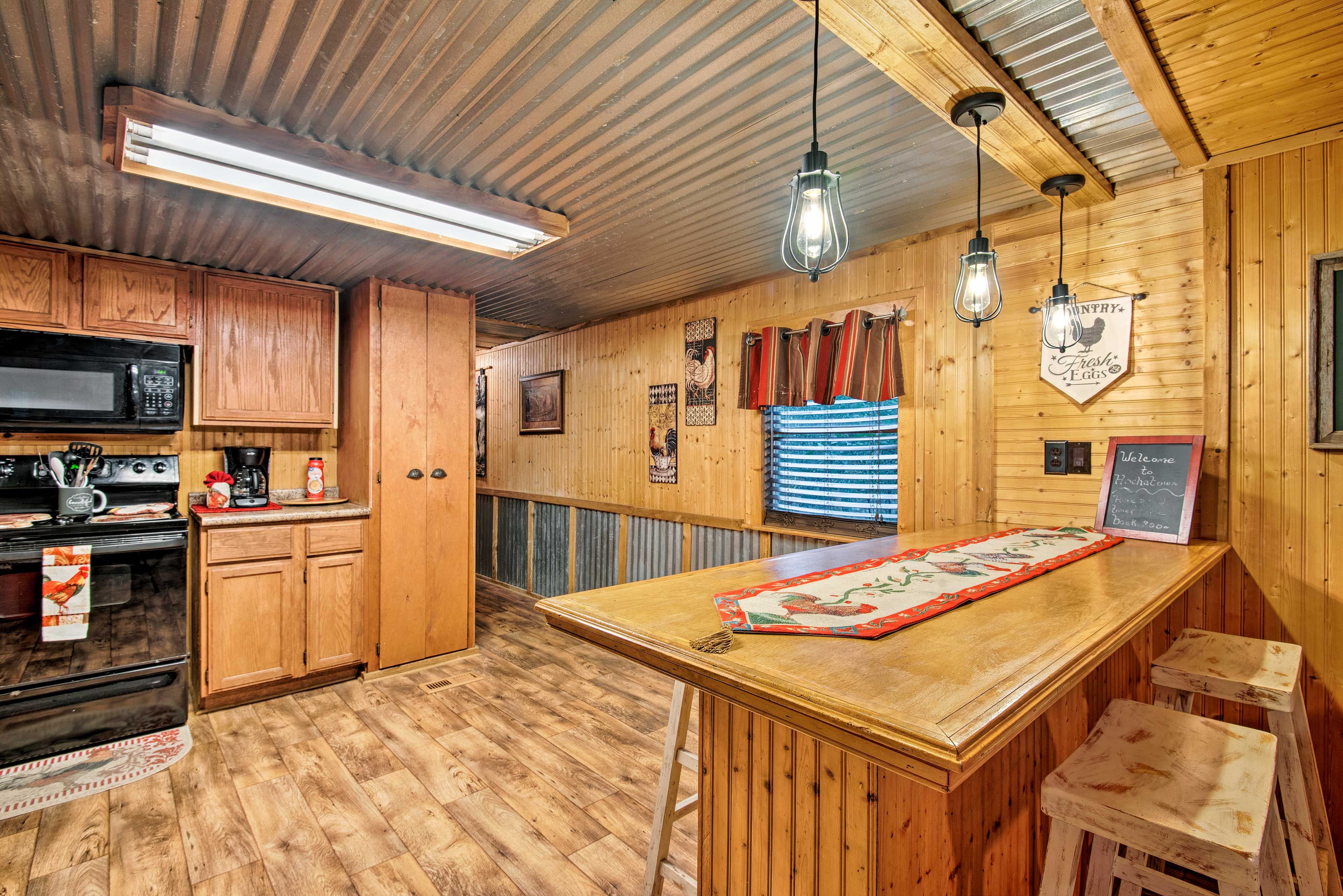 Dining Area | Dishes & Flatware Provided