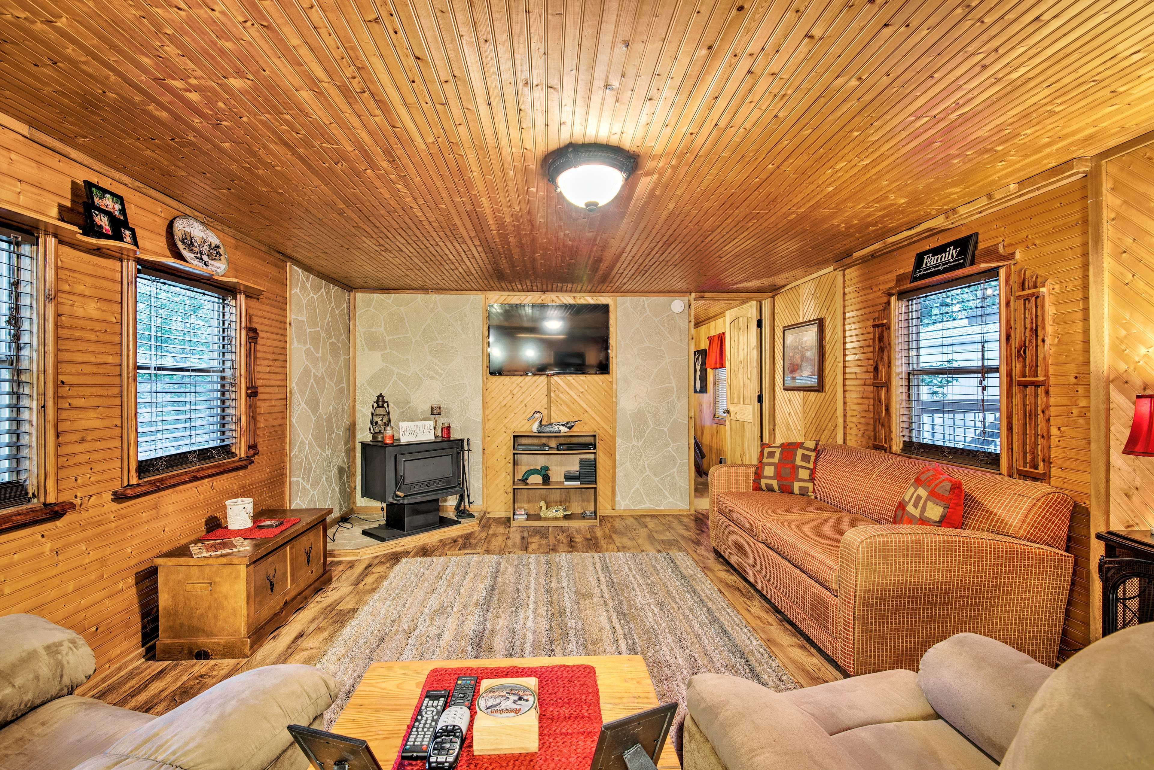 Living Room | Flat-Screen TV | Central Heating & A/C