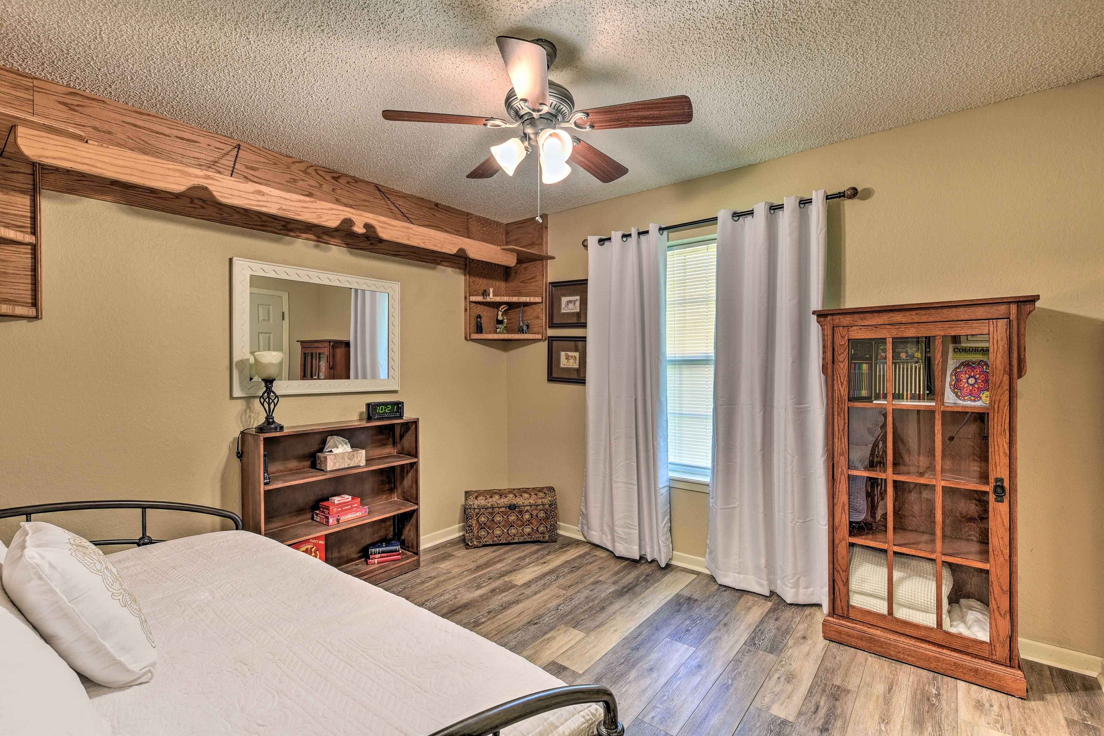 Bedroom 2 | Twin Bed w/ Twin Trundle