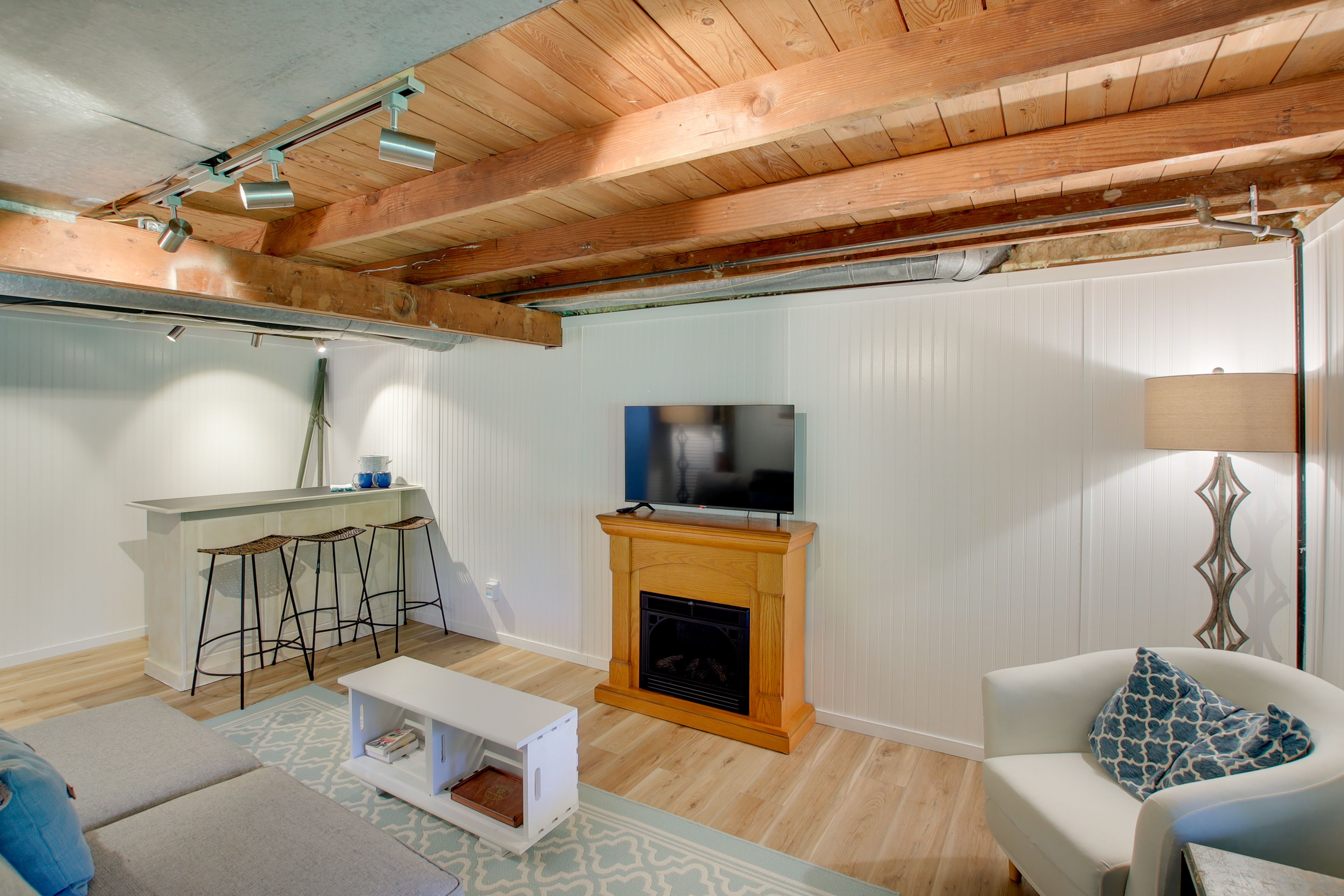 Basement Living Area | Smart TV | Bar