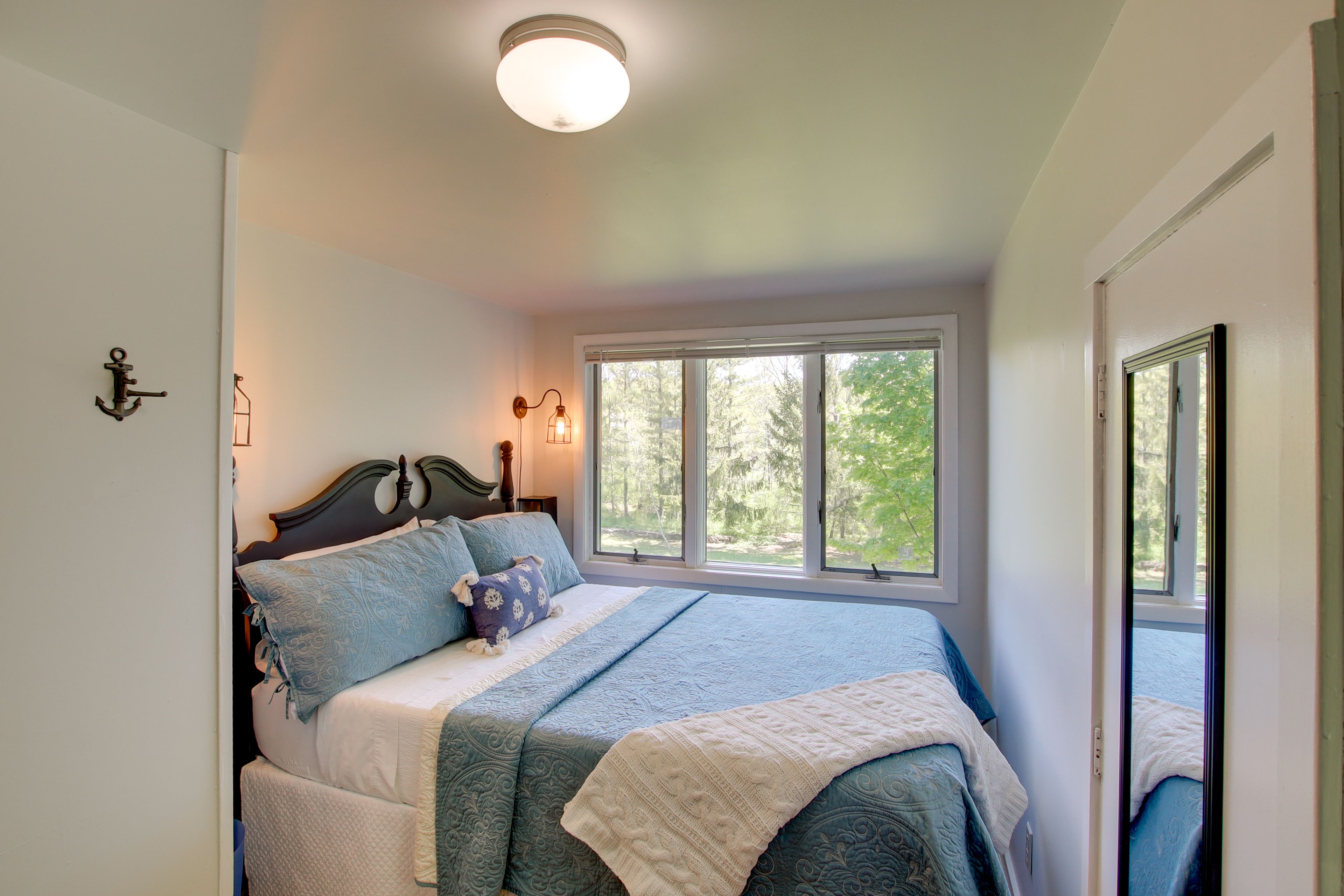 Bedroom 2 | Queen Bed