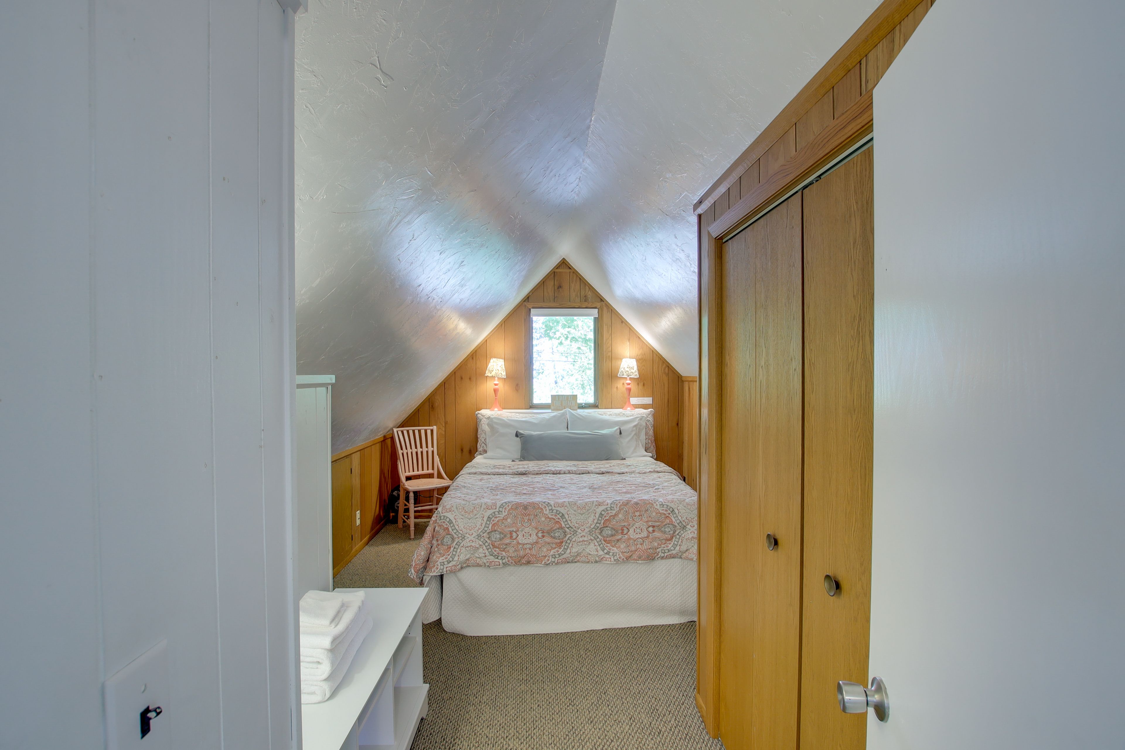 Bedroom 3 | Queen Bed