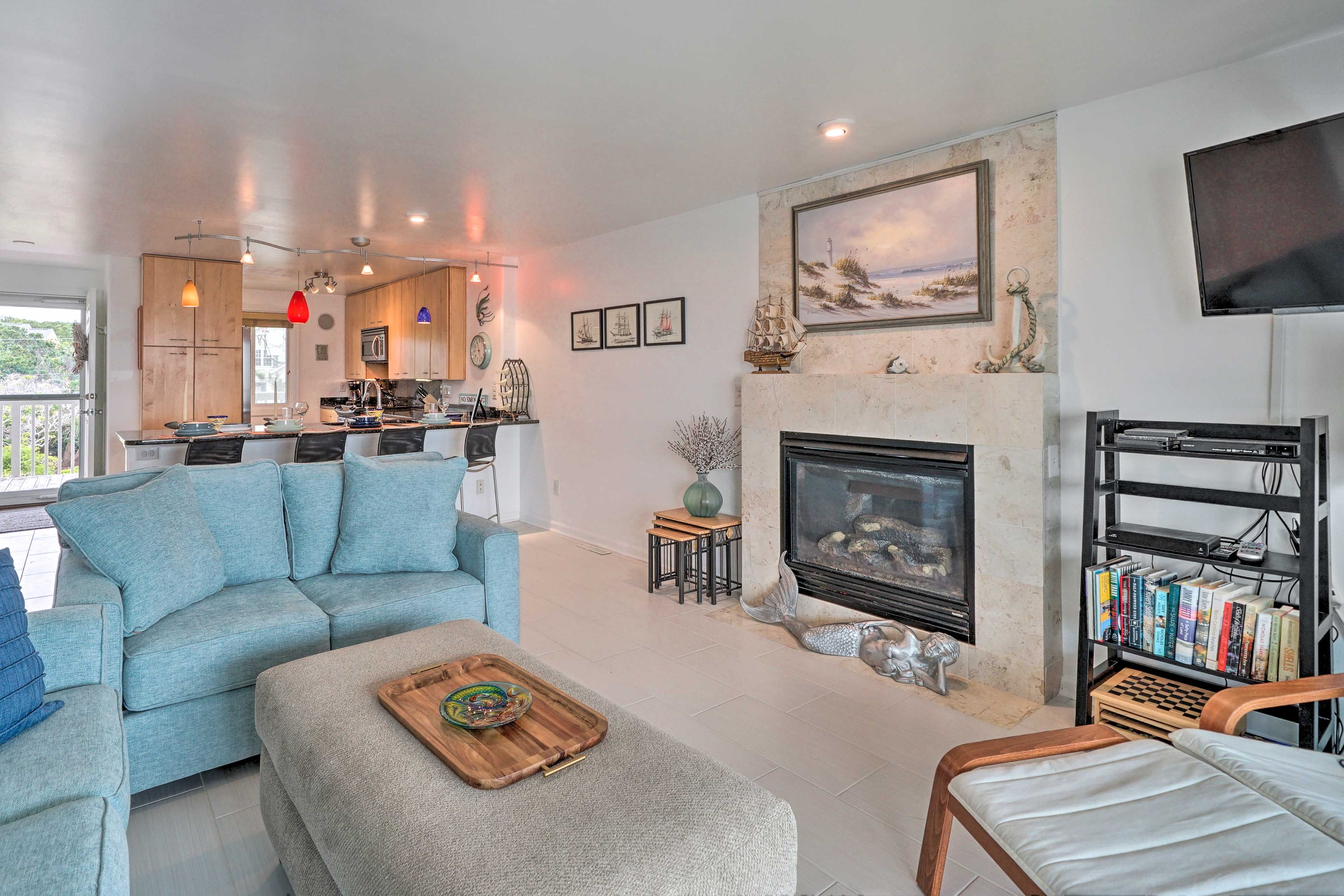 Living Room | Free WiFi | Fireplace