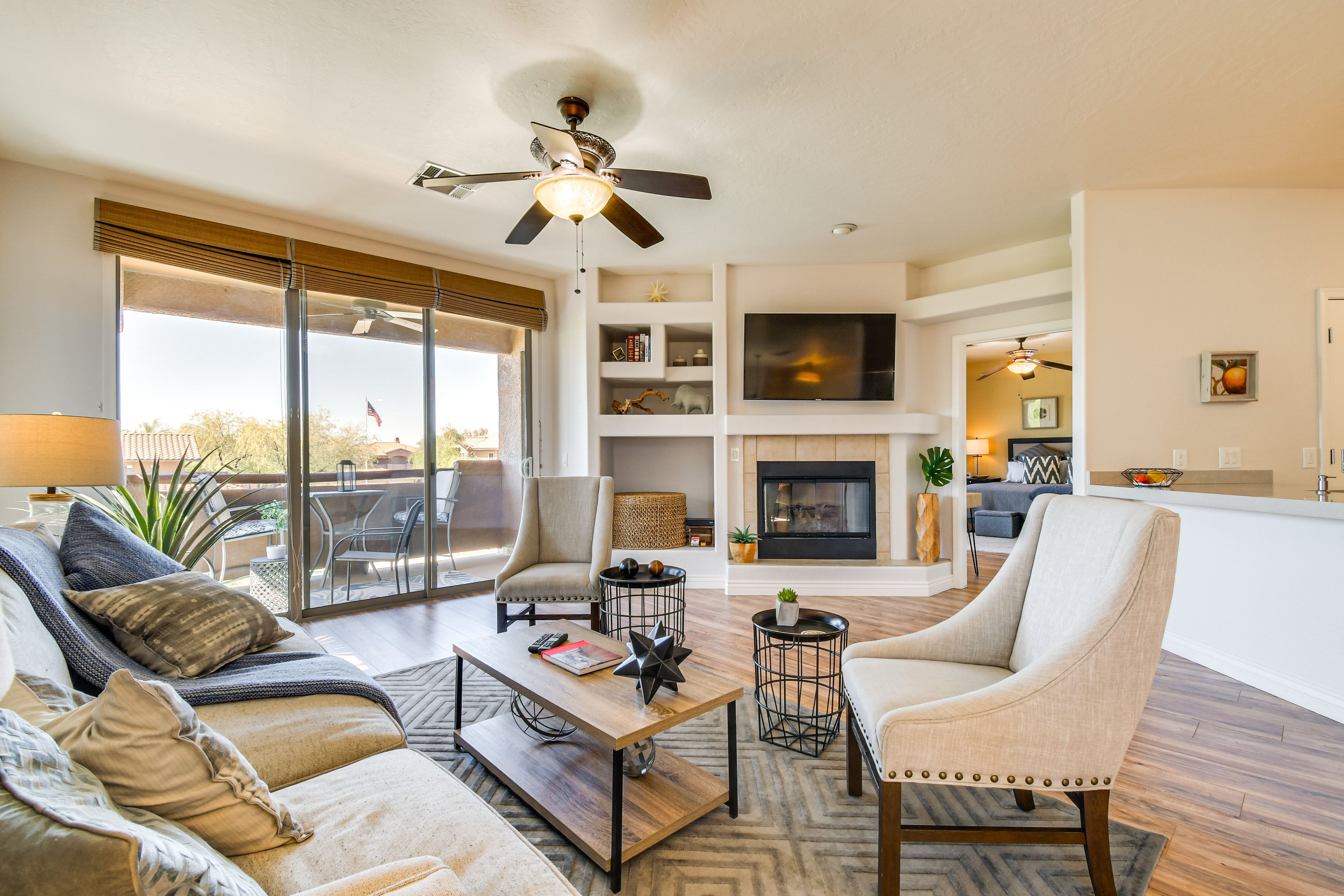 Living Room | Smart TV w/ Cable | Free WiFi | Central A/C