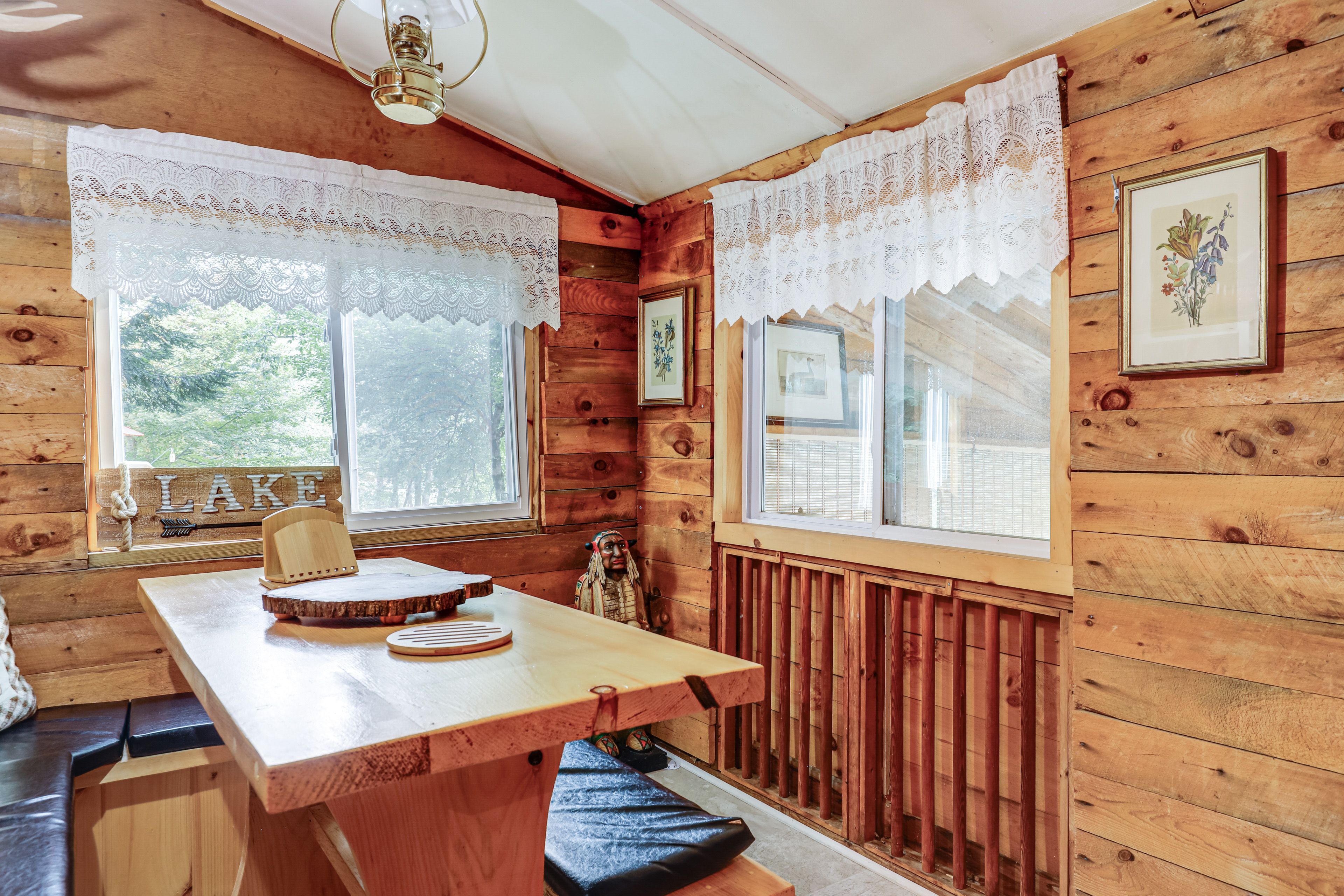Dining Area | Dishware & Flatware Provided