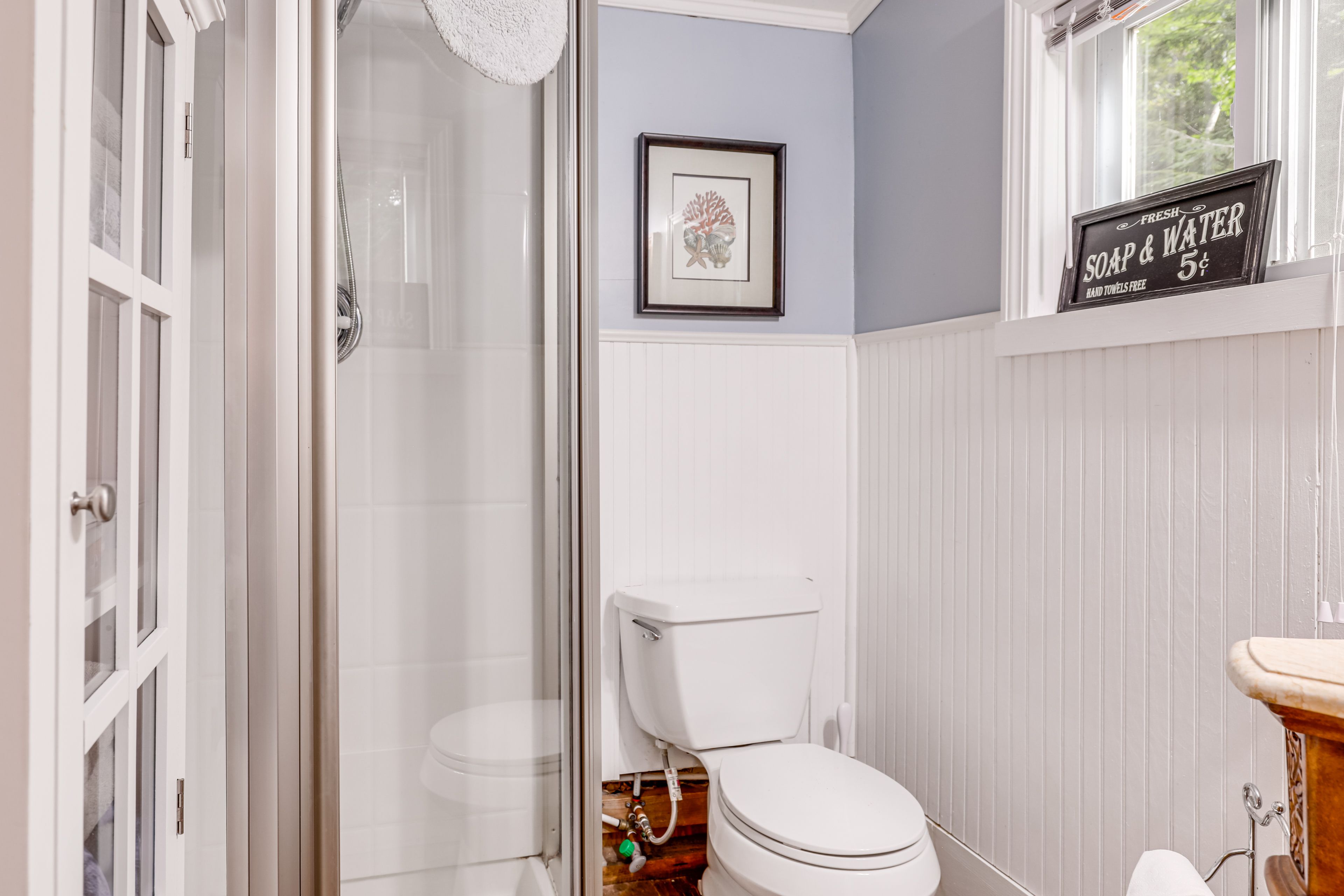 Full Bathroom | Towels Provided