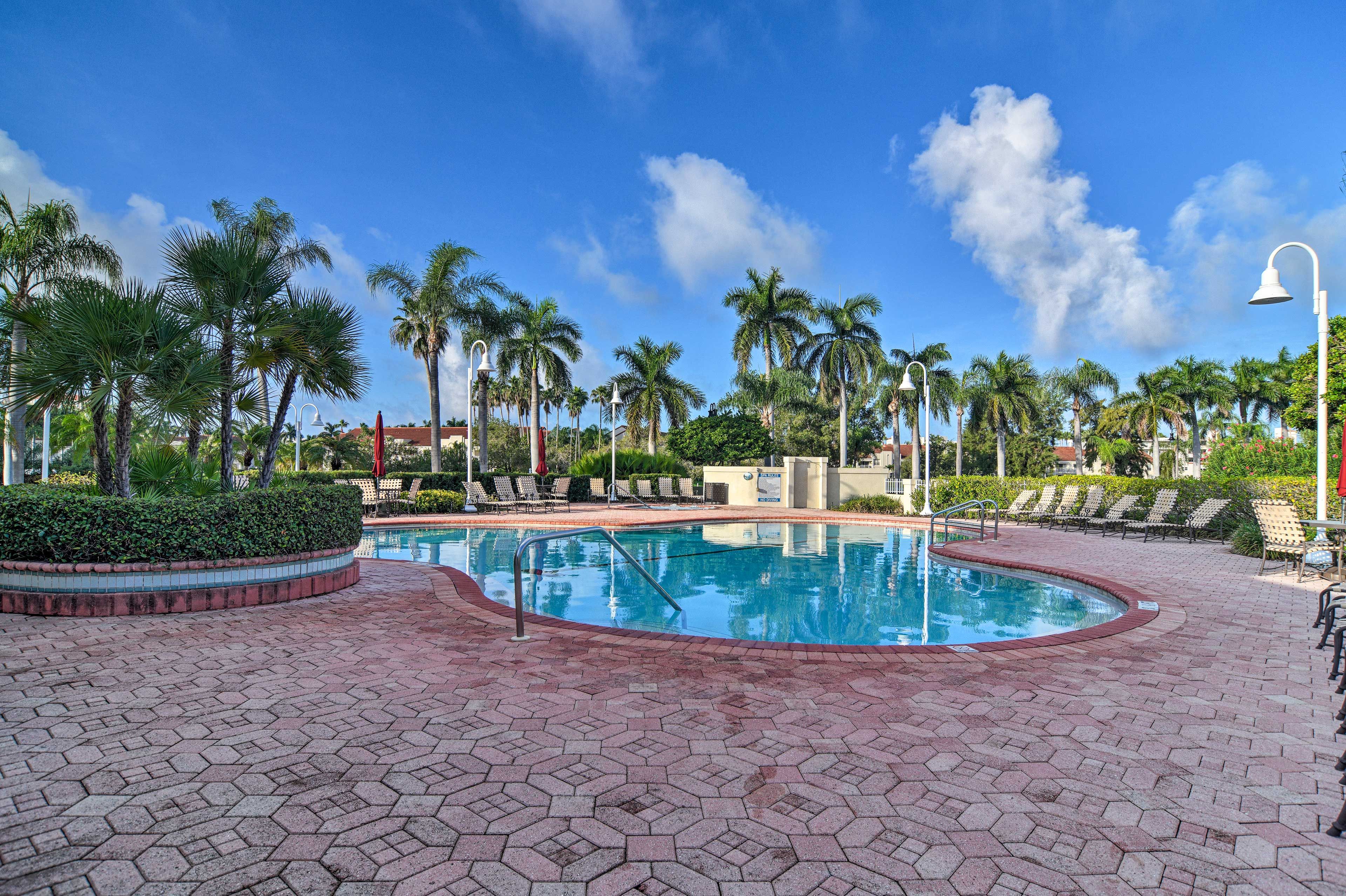 Community Amenities | Pool