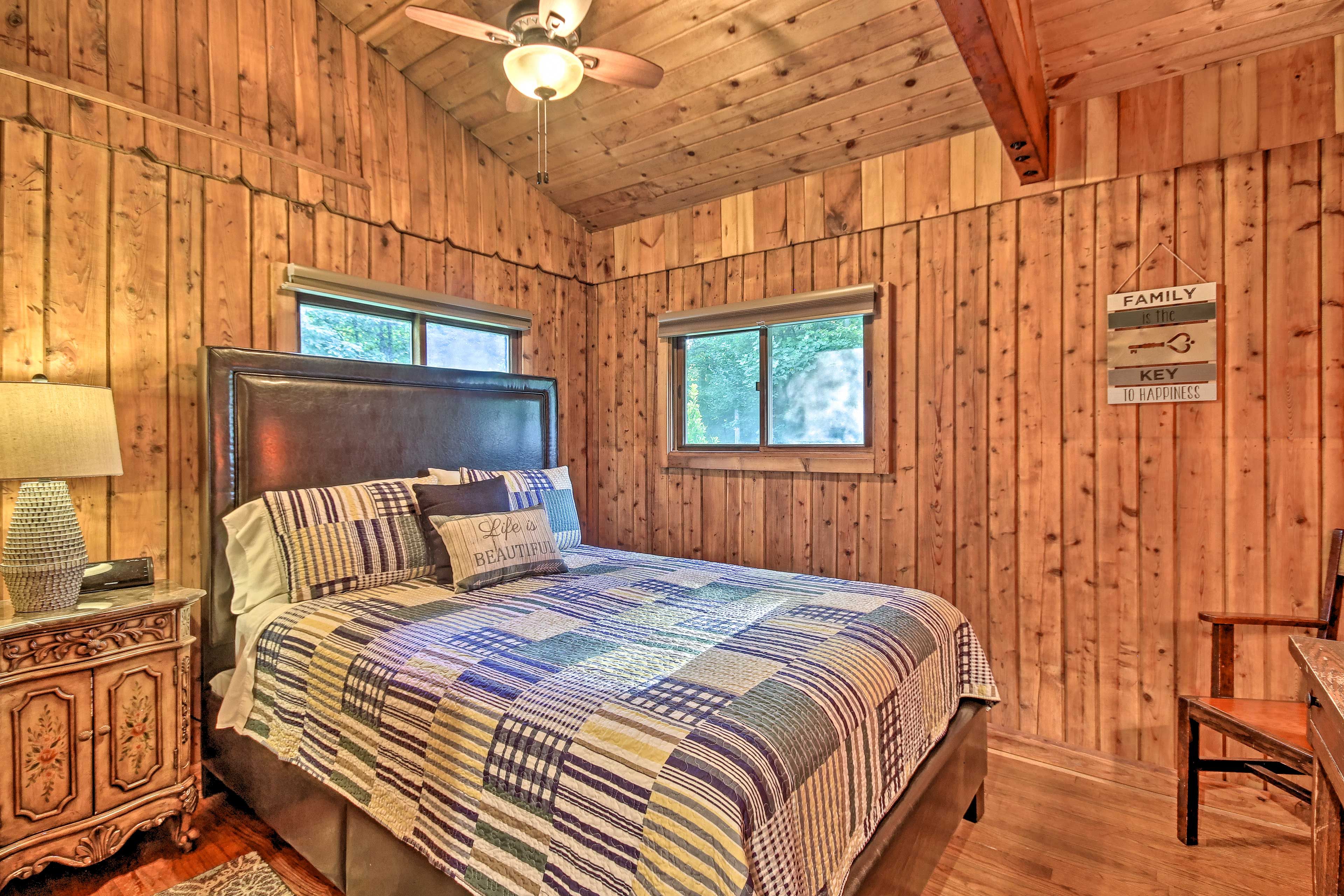 Bedroom 2 | Queen Bed