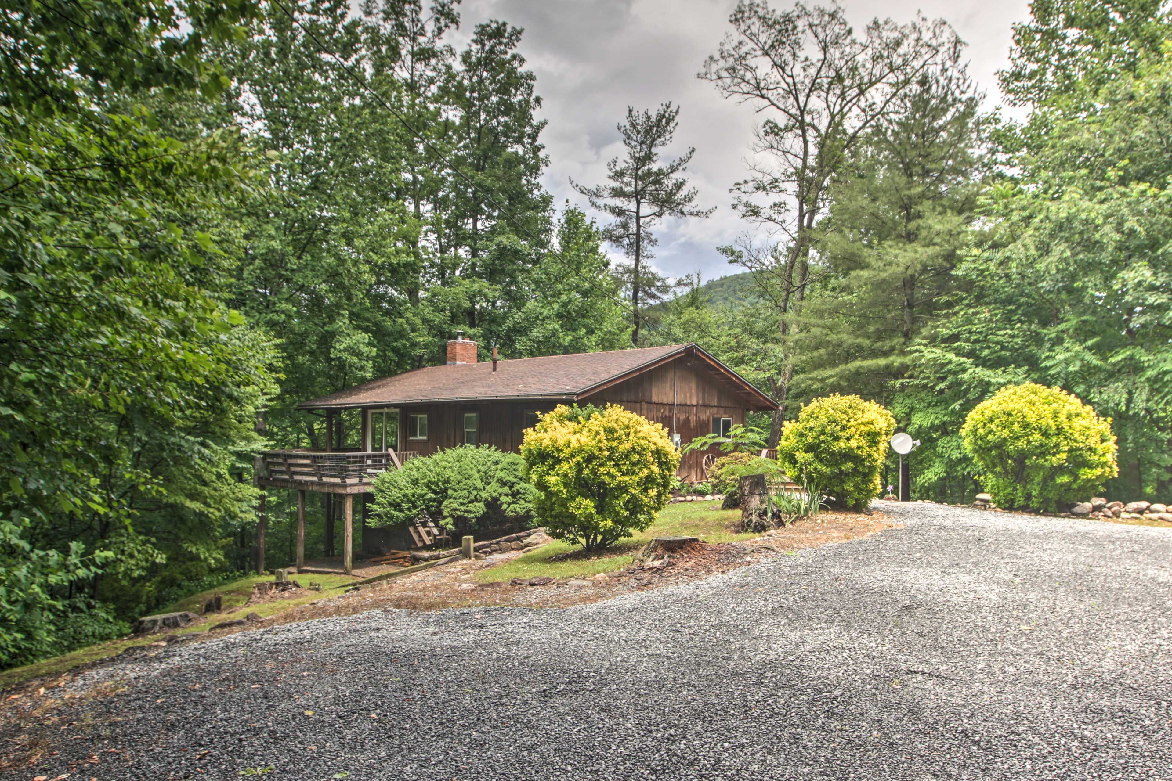 Home Exterior | Driveway Parking