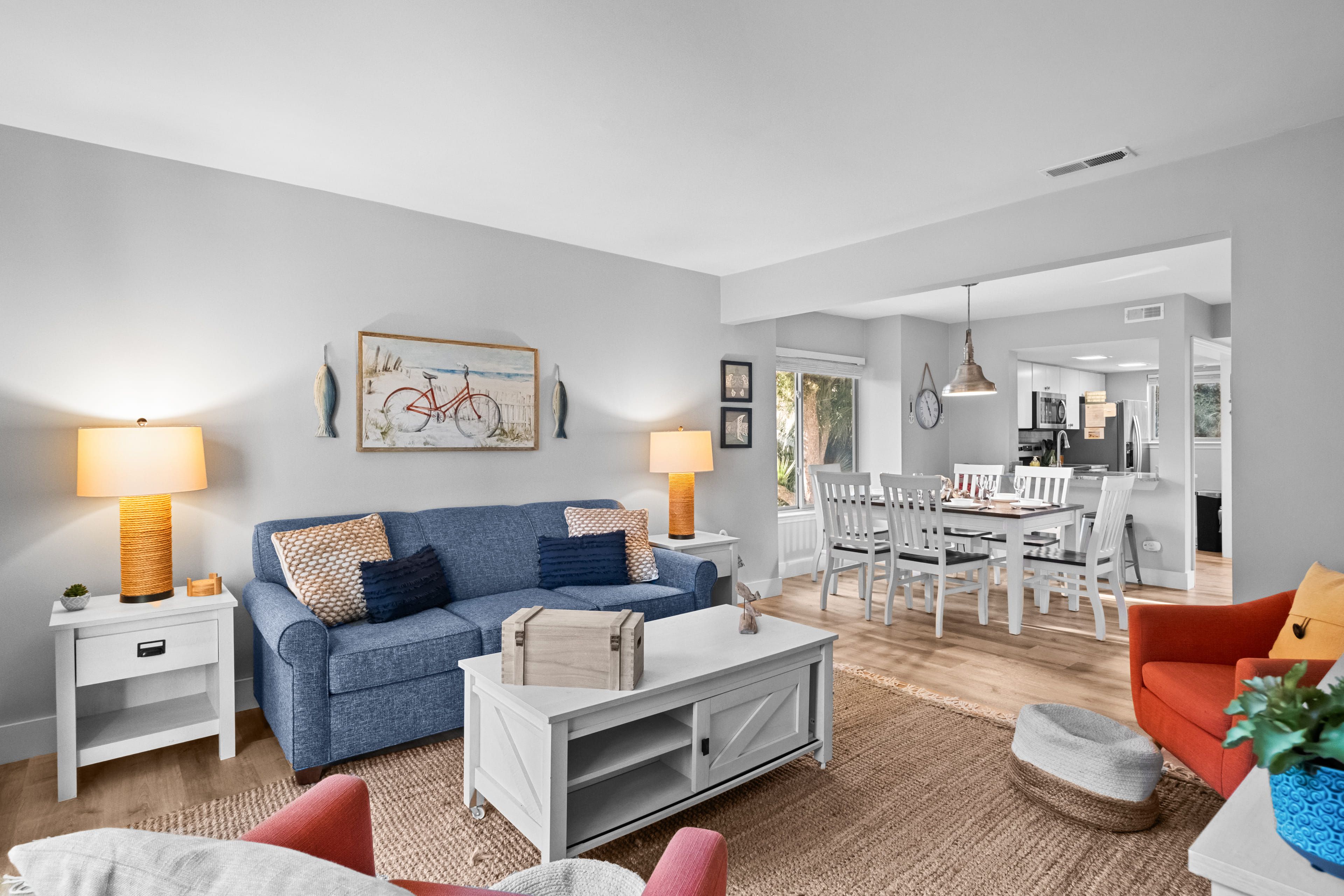 Living Room | Flat-Screen TV | Free WiFi | Sleeper Sofa