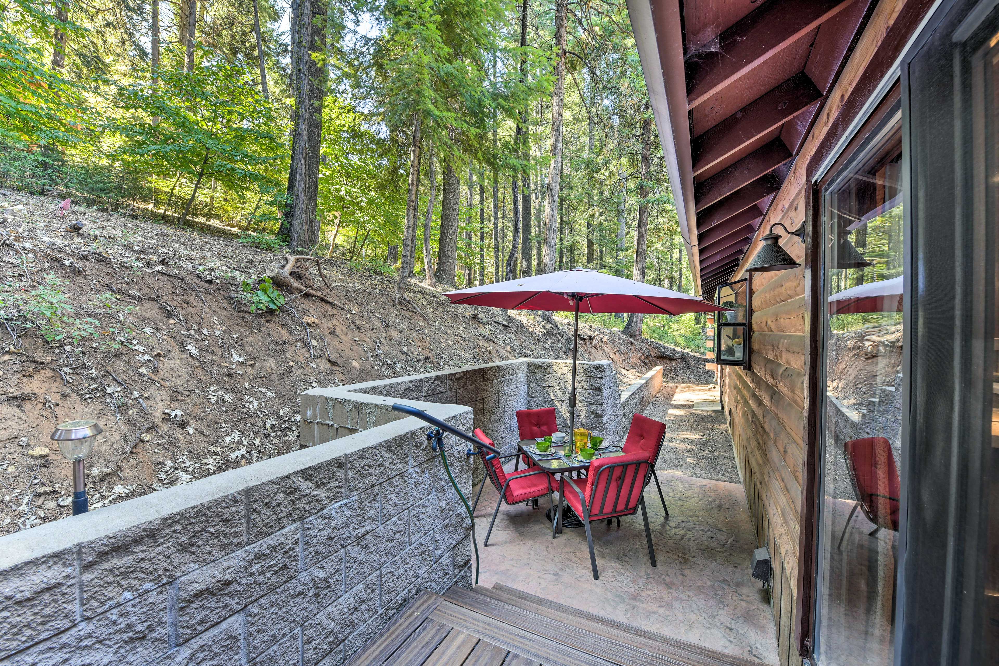 Patio | Outdoor Dining Area