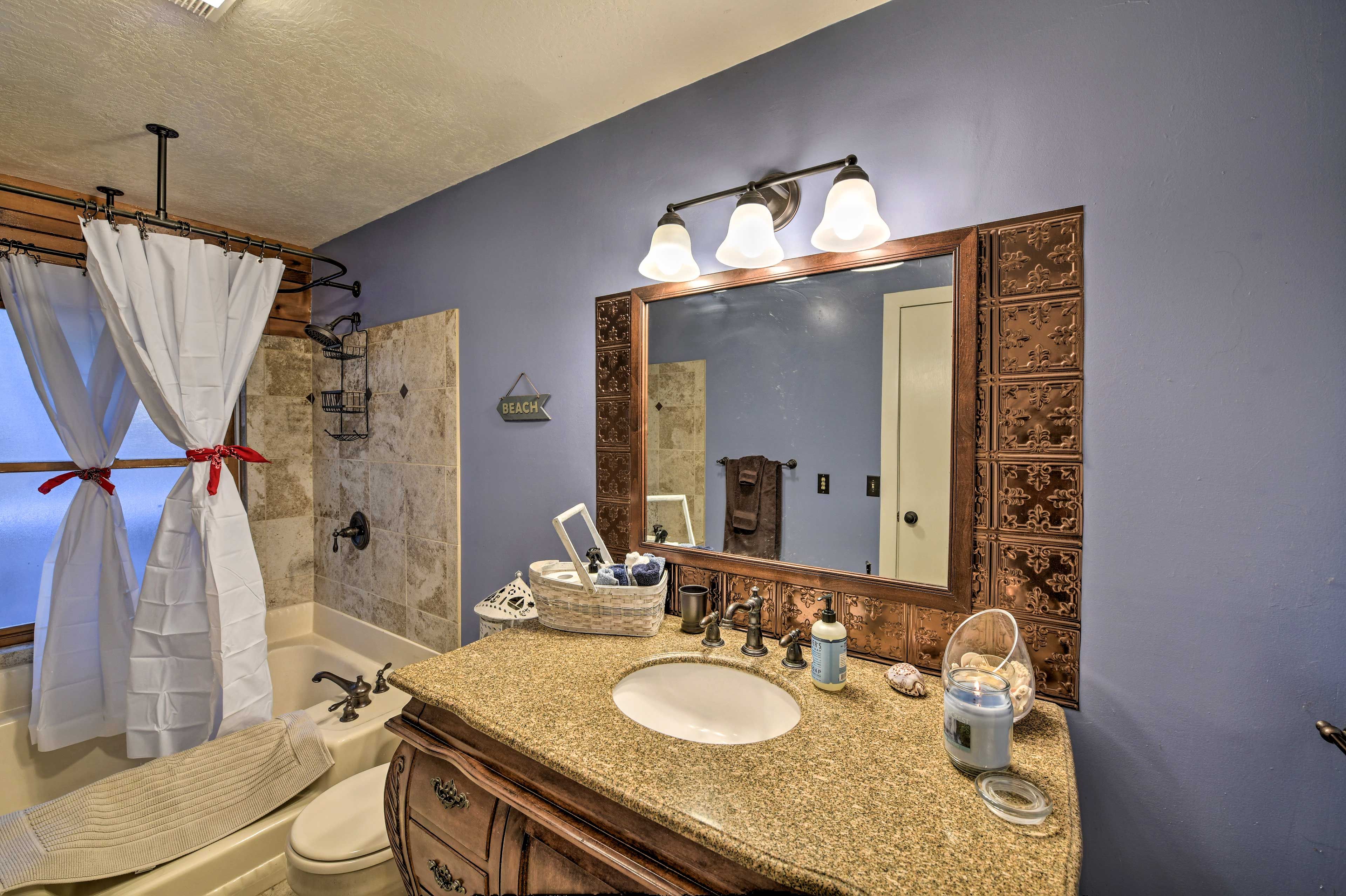 Full Bathroom | Linens & Towels