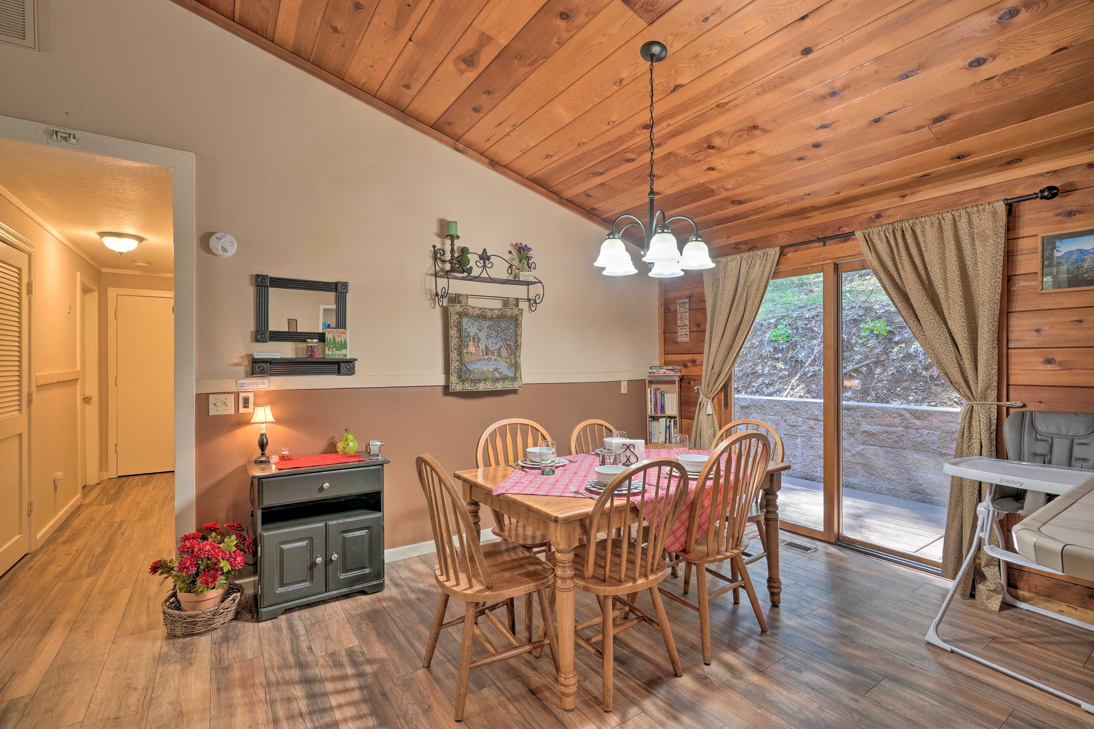 Dining Area | Dishware & Flatware