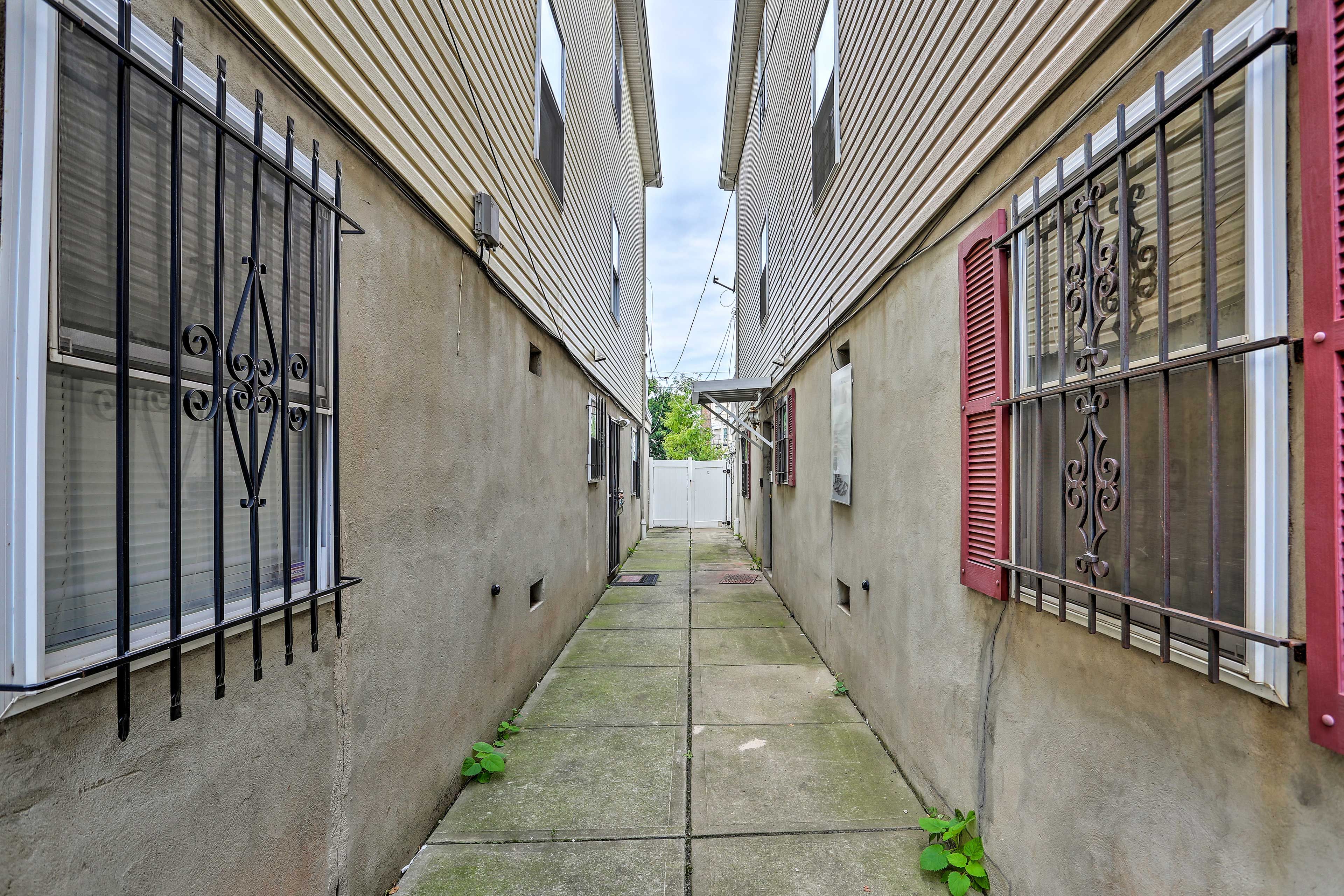 You'll access the apartment through this alley!