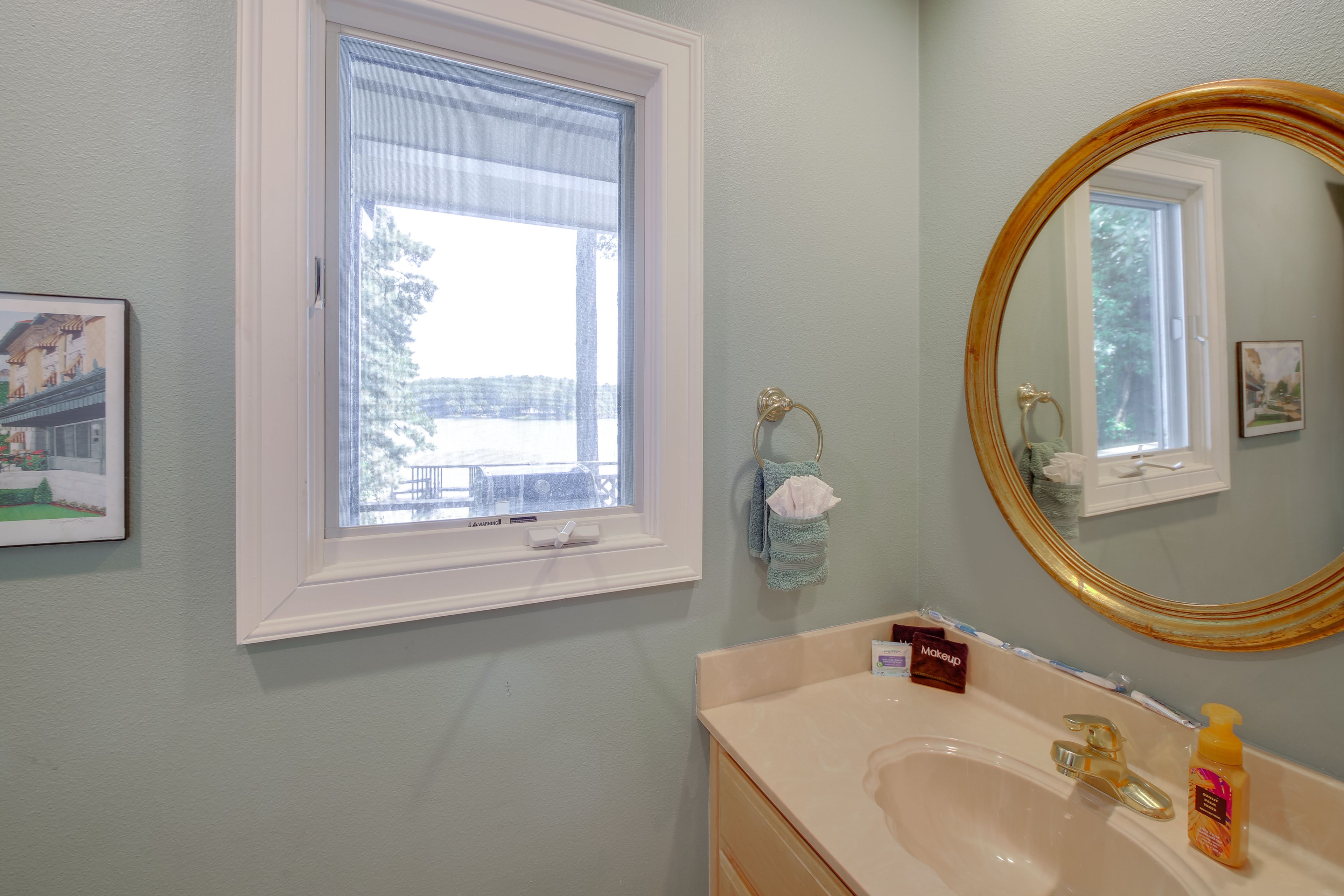 Half Bathroom | 1st Floor