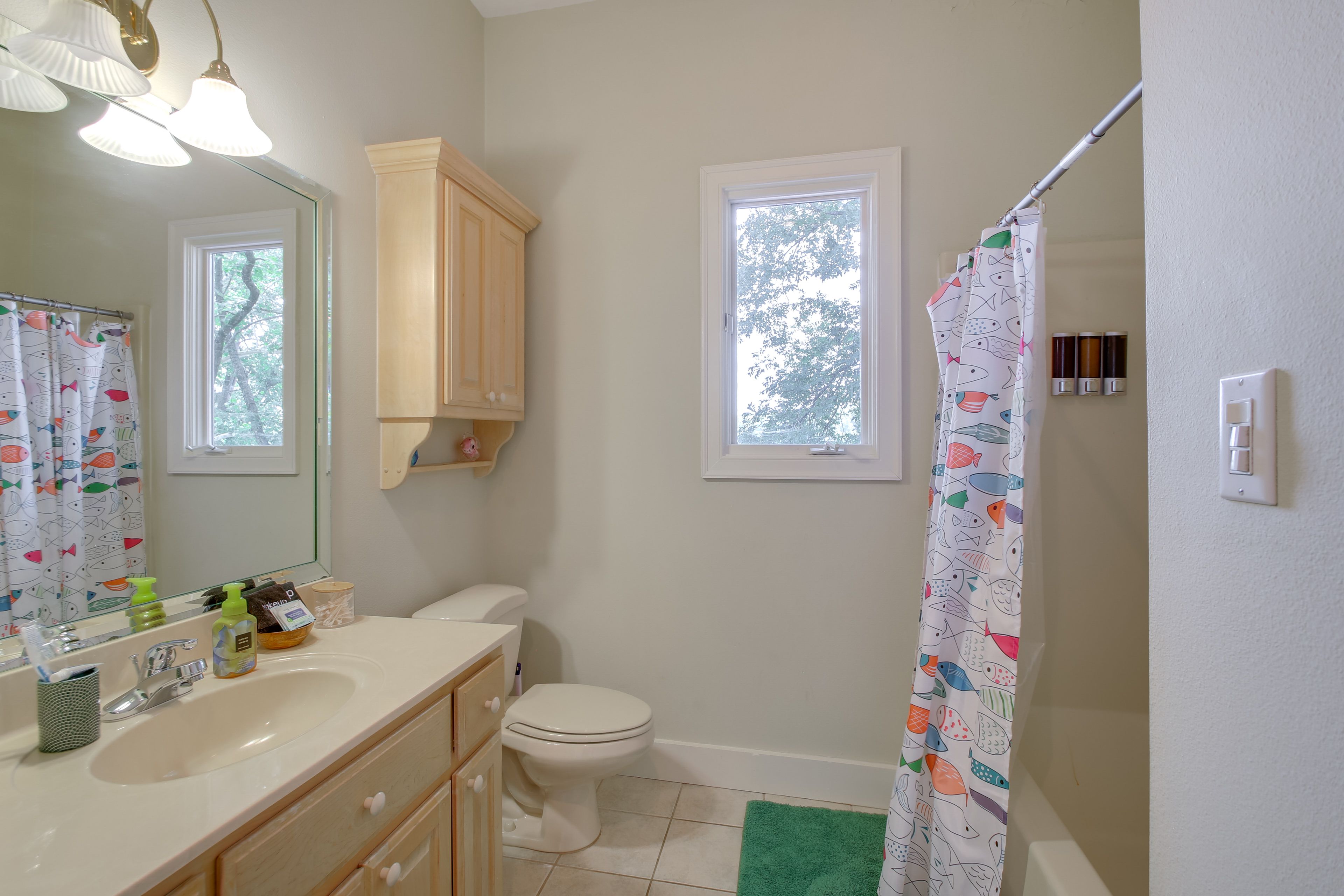 Full Bathroom | 2nd Floor | Shower/Tub Combo