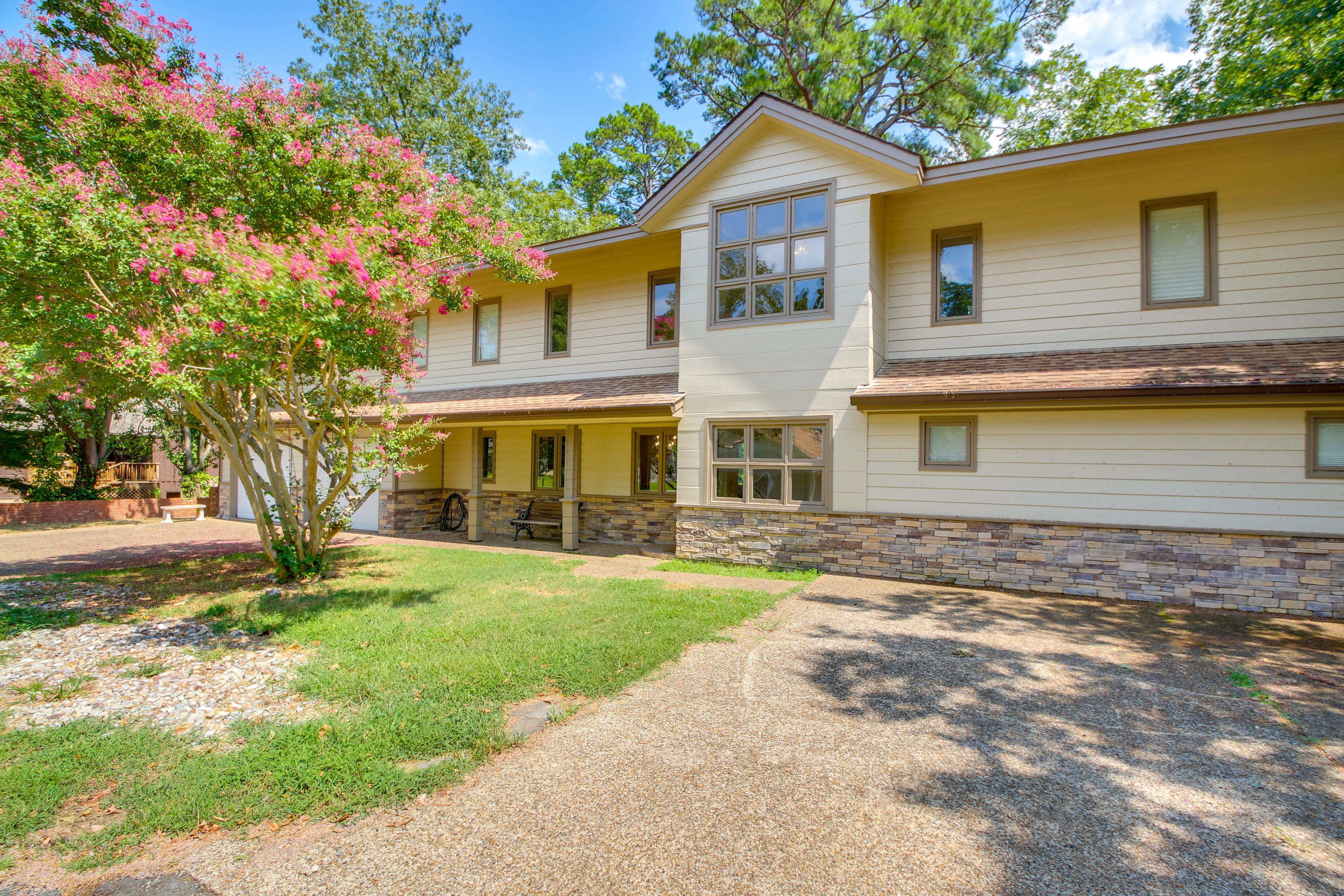 Exterior | Parking | Driveway (4 Vehicles) | Garage (2 Vehicles)