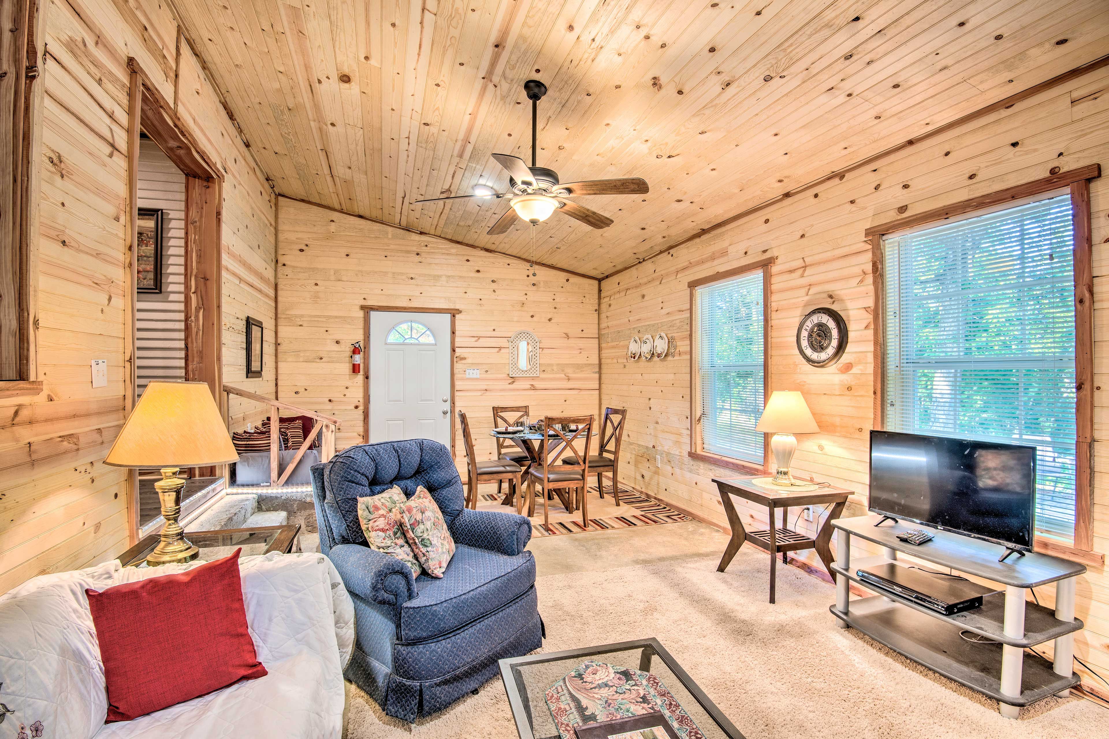 Living Room | Central A/C | Smart TV | Free WiFi